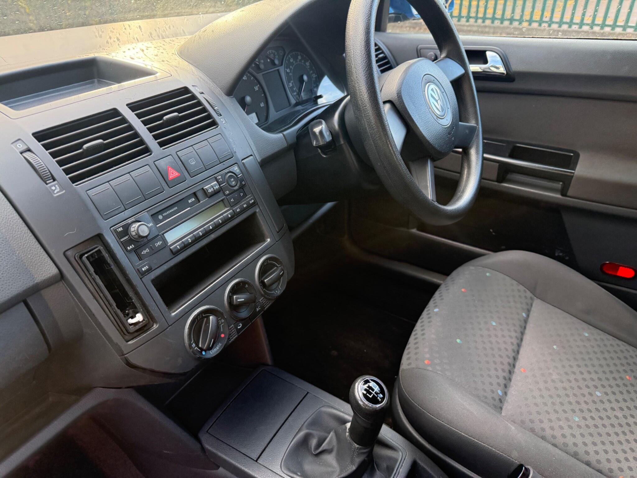 Volkswagen Polo 1.4 Twist 5dr — photo 19 of 34
