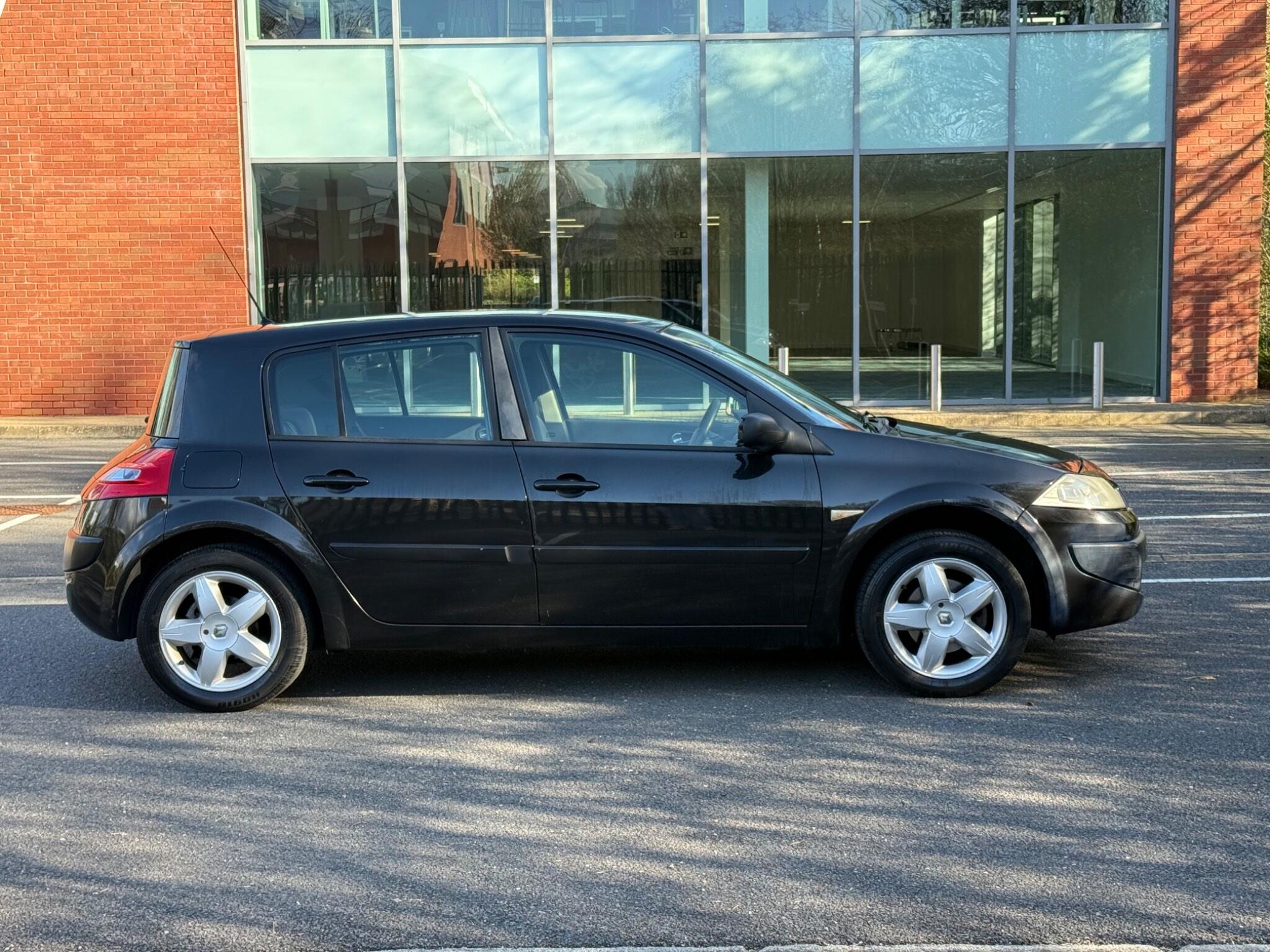 Renault Megane 1.6 VVT Extreme 5dr — photo 4 of 38