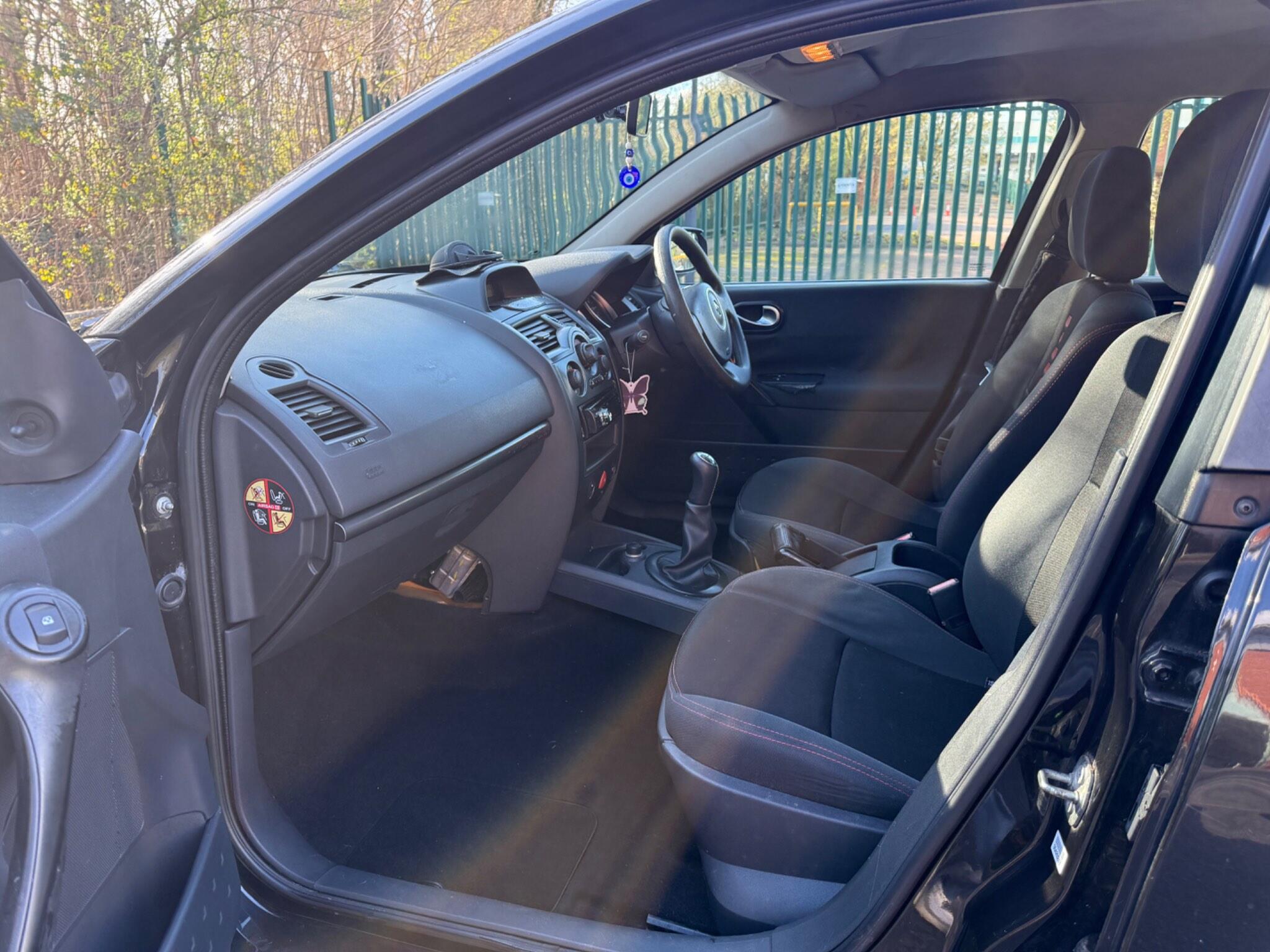 Renault Megane 1.6 VVT Extreme 5dr — photo 13 of 38