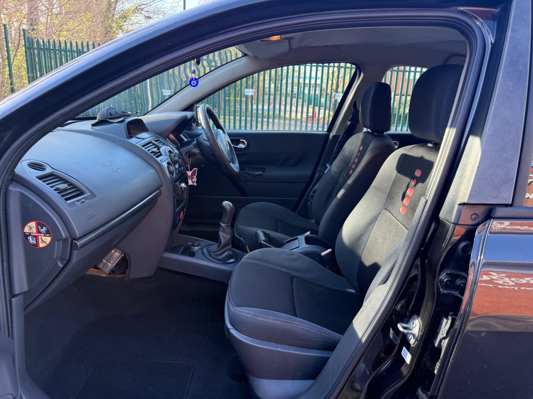 Renault Megane 1.6 VVT Extreme 5dr — photo 14 of 38