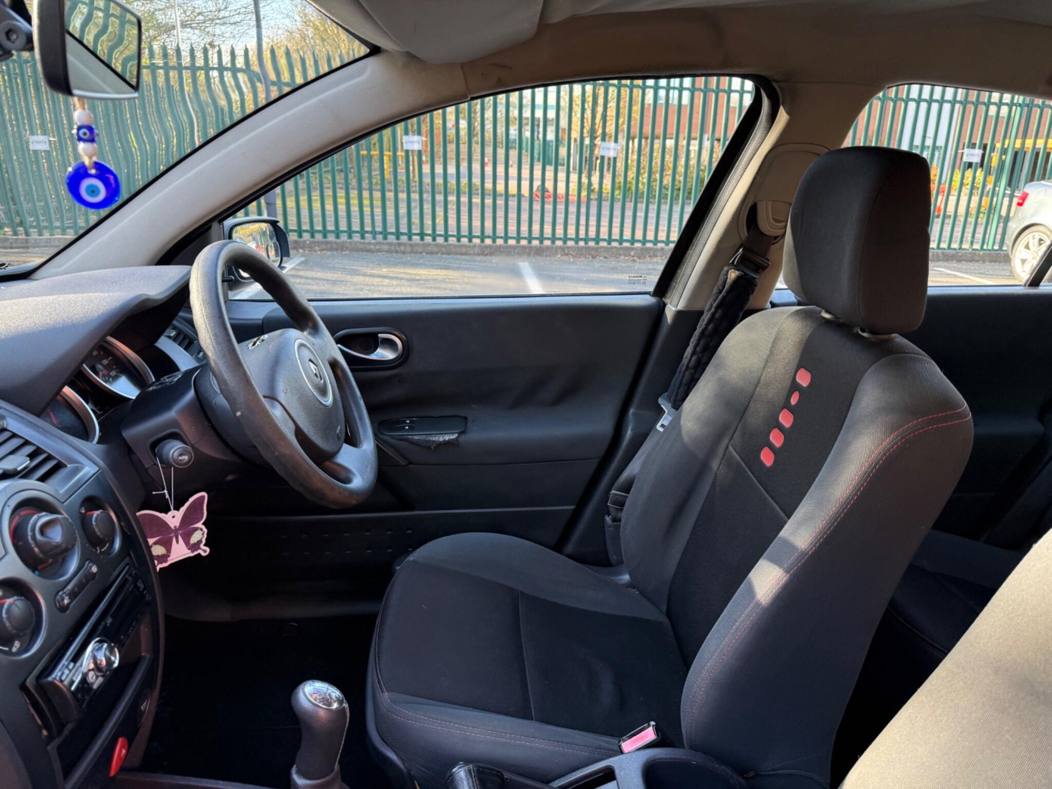 Renault Megane 1.6 VVT Extreme 5dr — photo 17 of 38