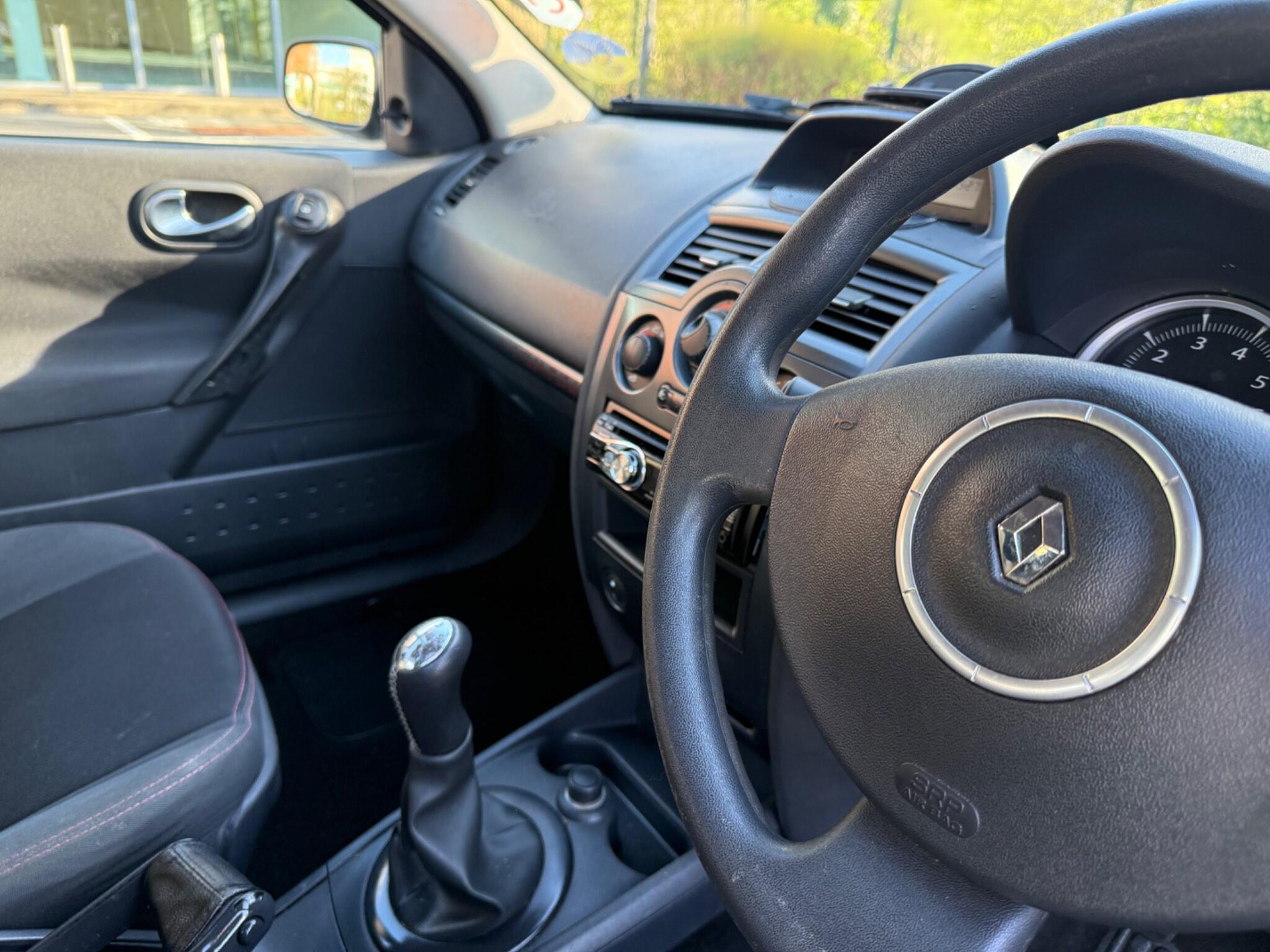 Renault Megane 1.6 VVT Extreme 5dr — photo 22 of 38