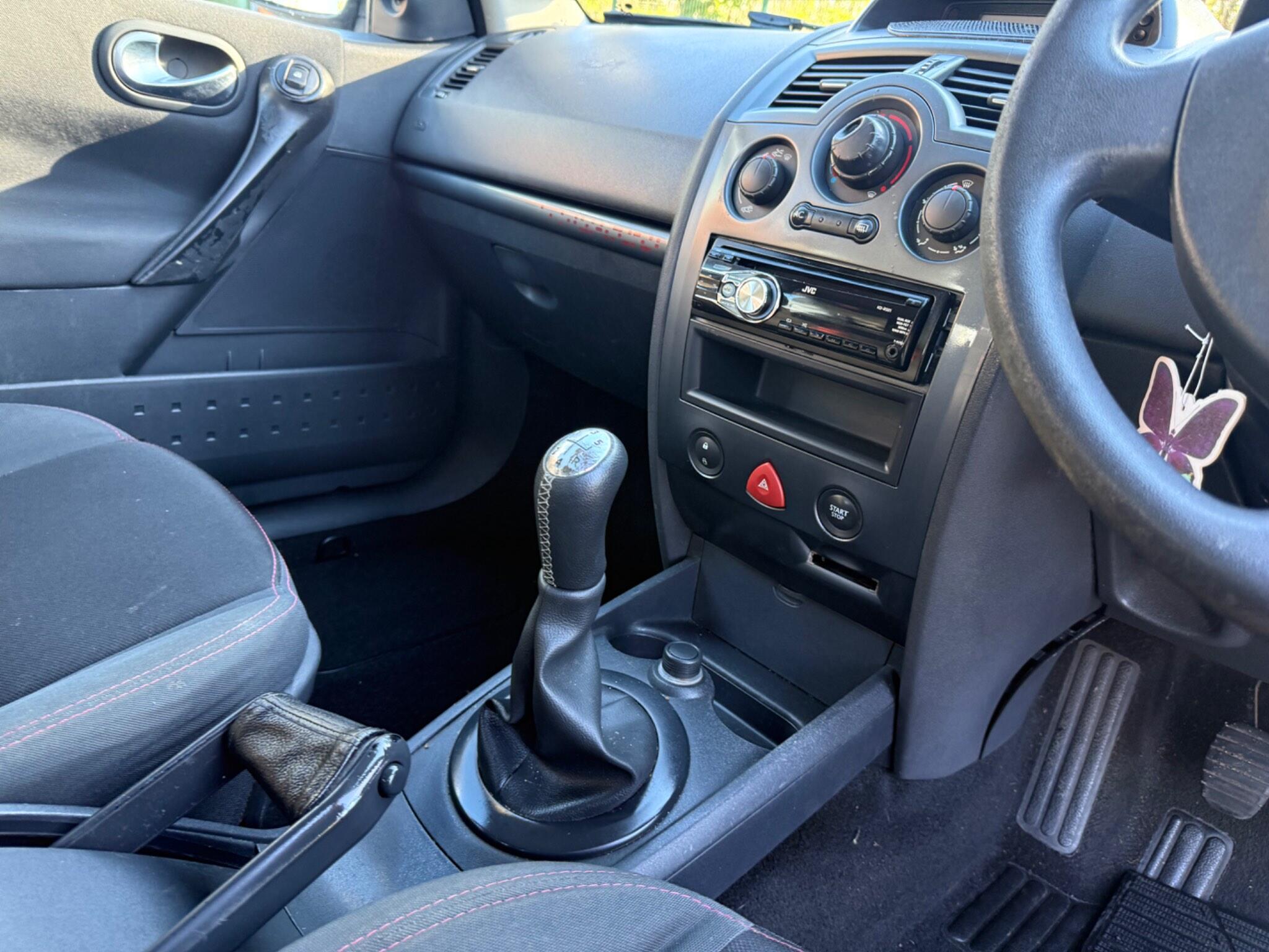 Renault Megane 1.6 VVT Extreme 5dr — photo 23 of 38