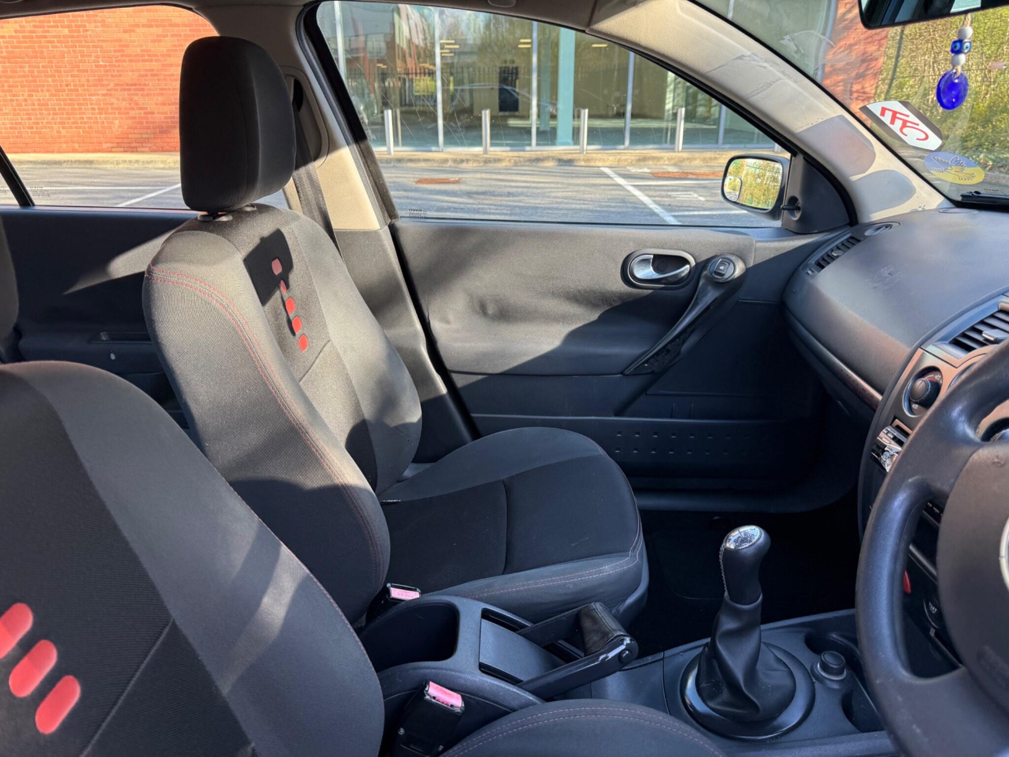 Renault Megane 1.6 VVT Extreme 5dr — photo 24 of 38