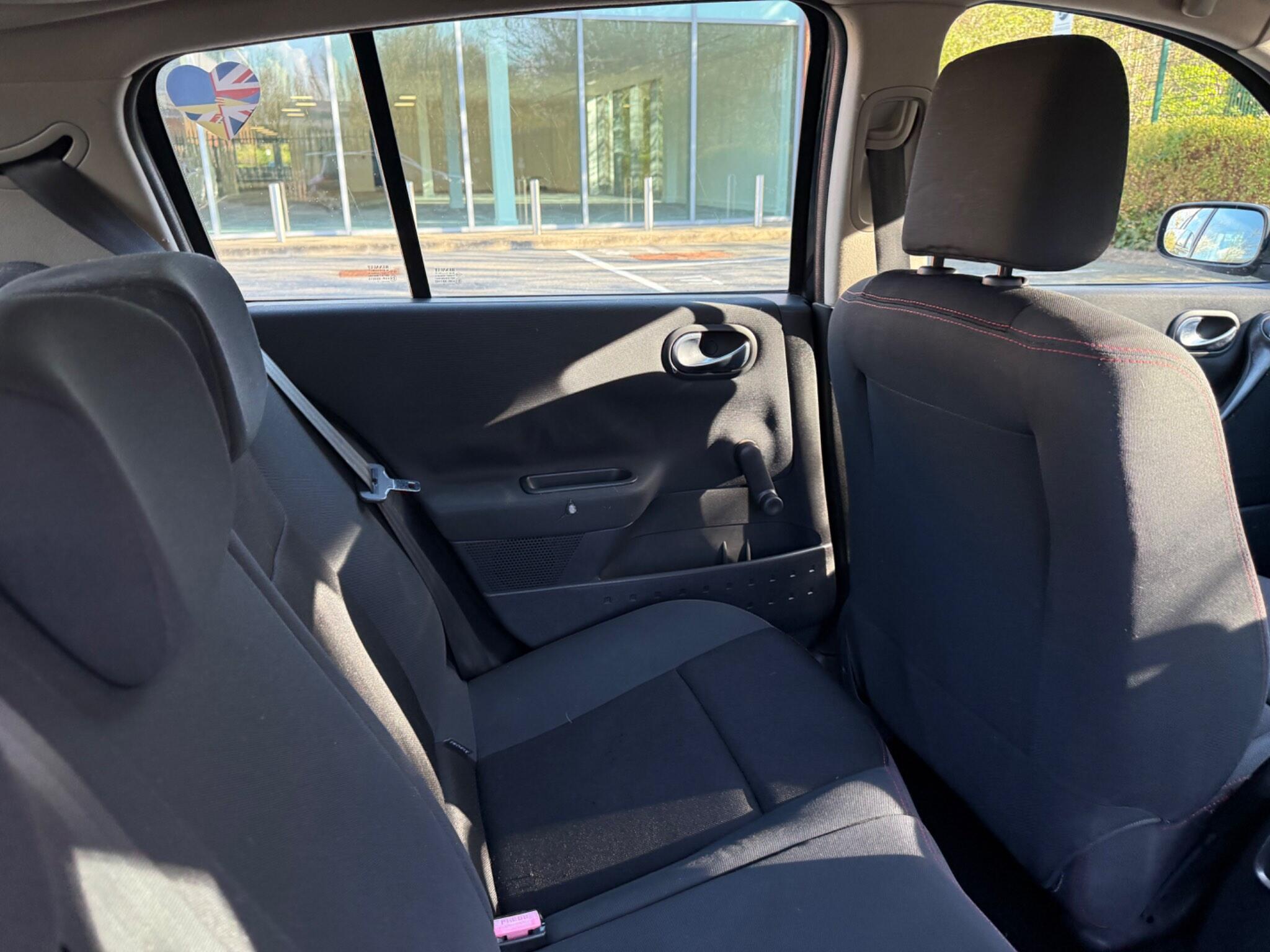 Renault Megane 1.6 VVT Extreme 5dr — photo 29 of 38
