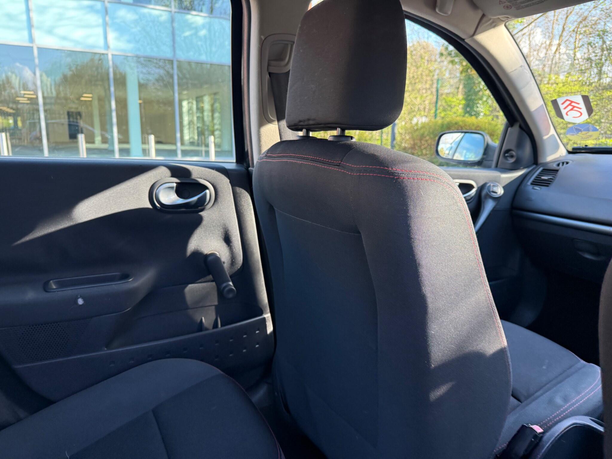 Renault Megane 1.6 VVT Extreme 5dr — photo 32 of 38