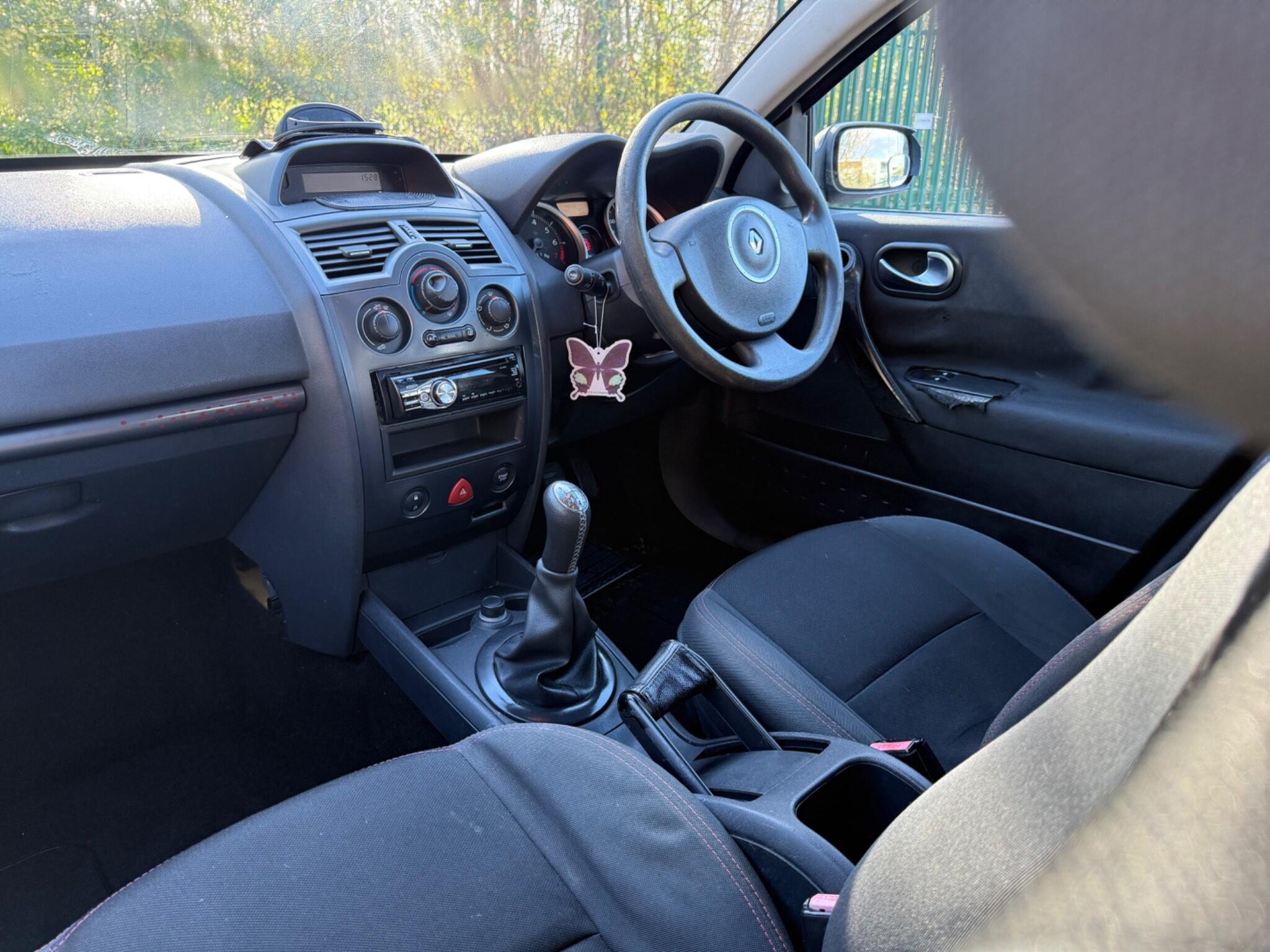 Renault Megane 1.6 VVT Extreme 5dr — photo 36 of 38