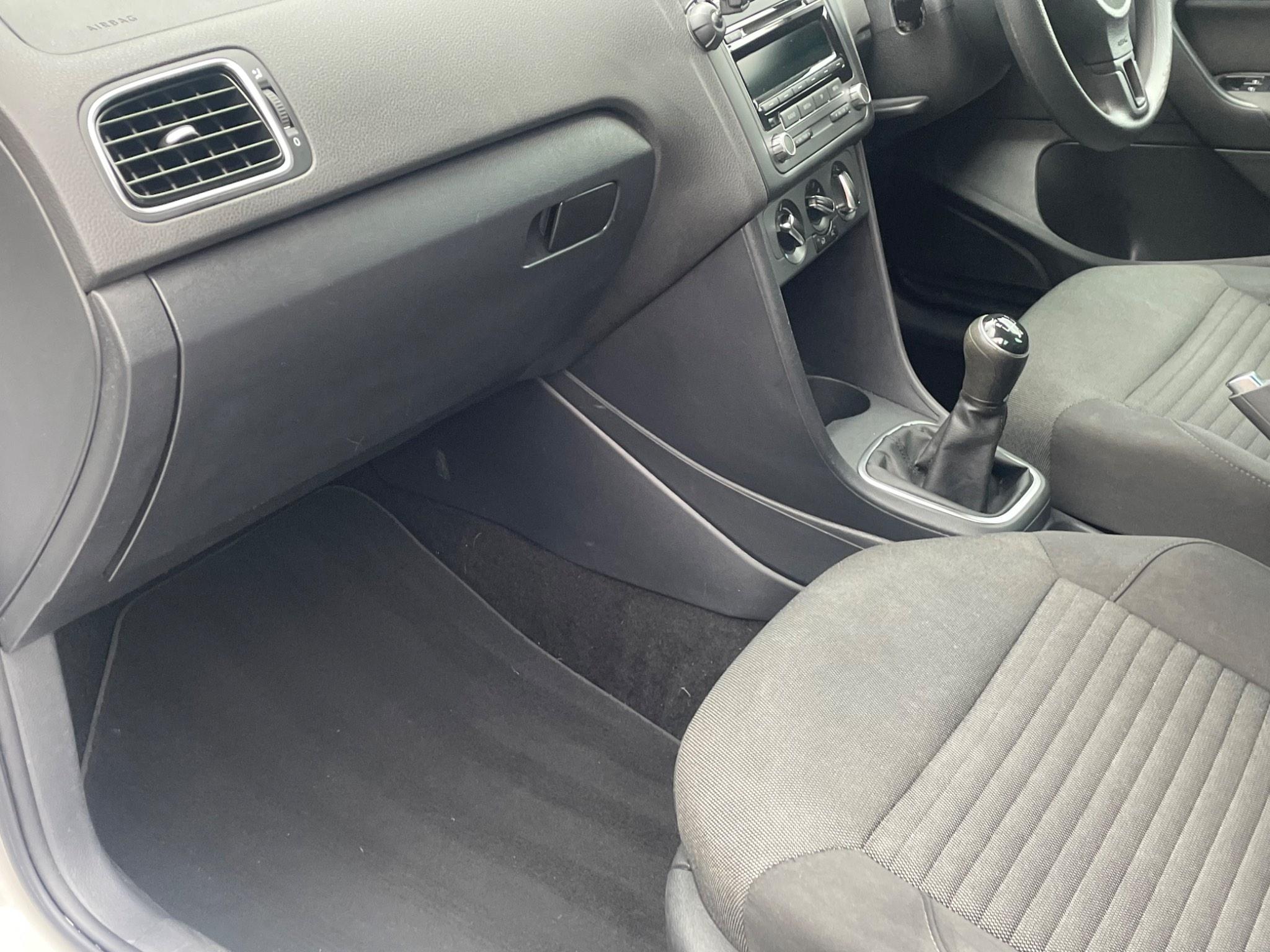 Volkswagen Polo 1.2 Match Euro 5 5dr — photo 36 of 58