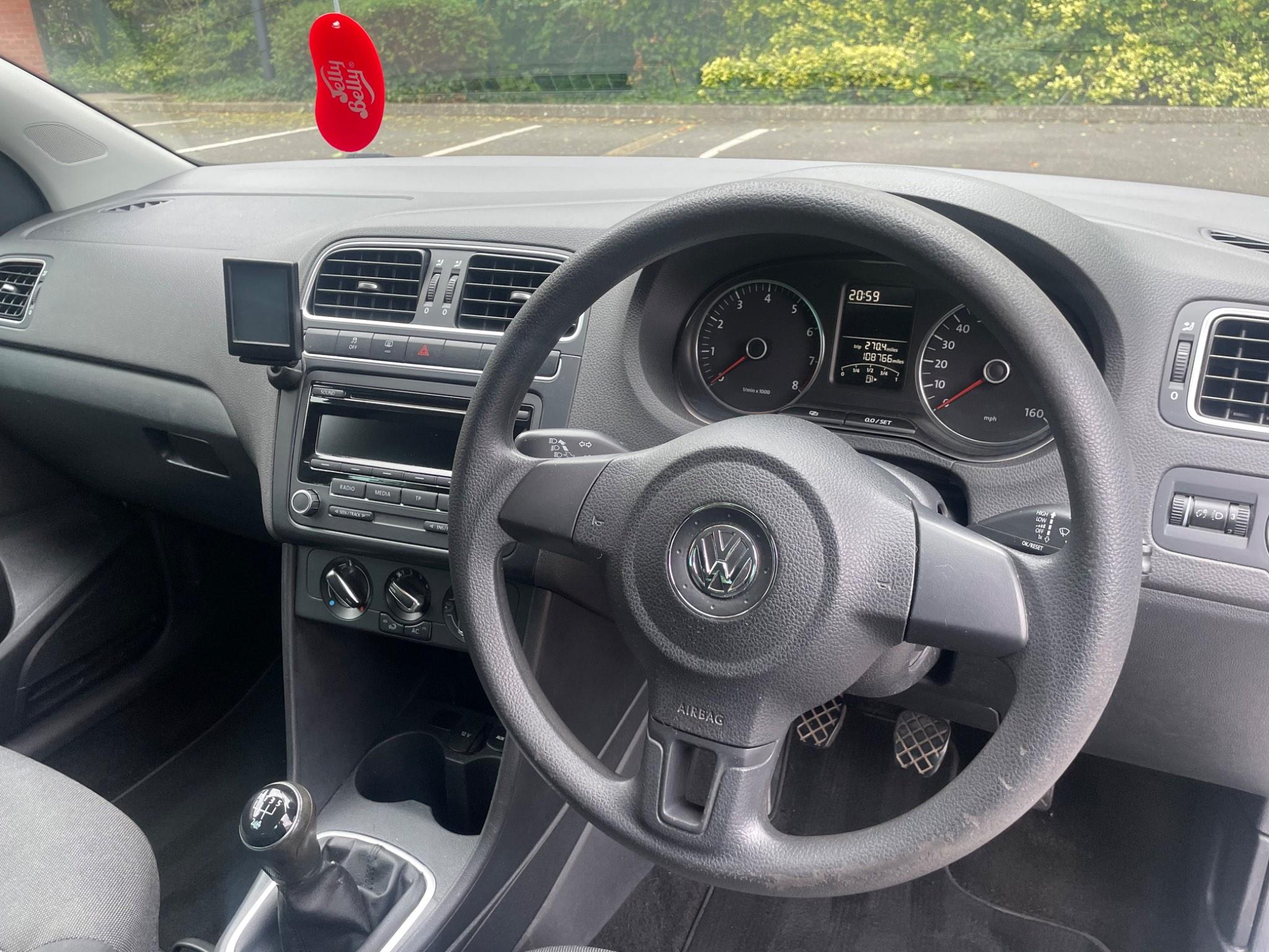 Volkswagen Polo 1.2 Match Euro 5 5dr — photo 39 of 58