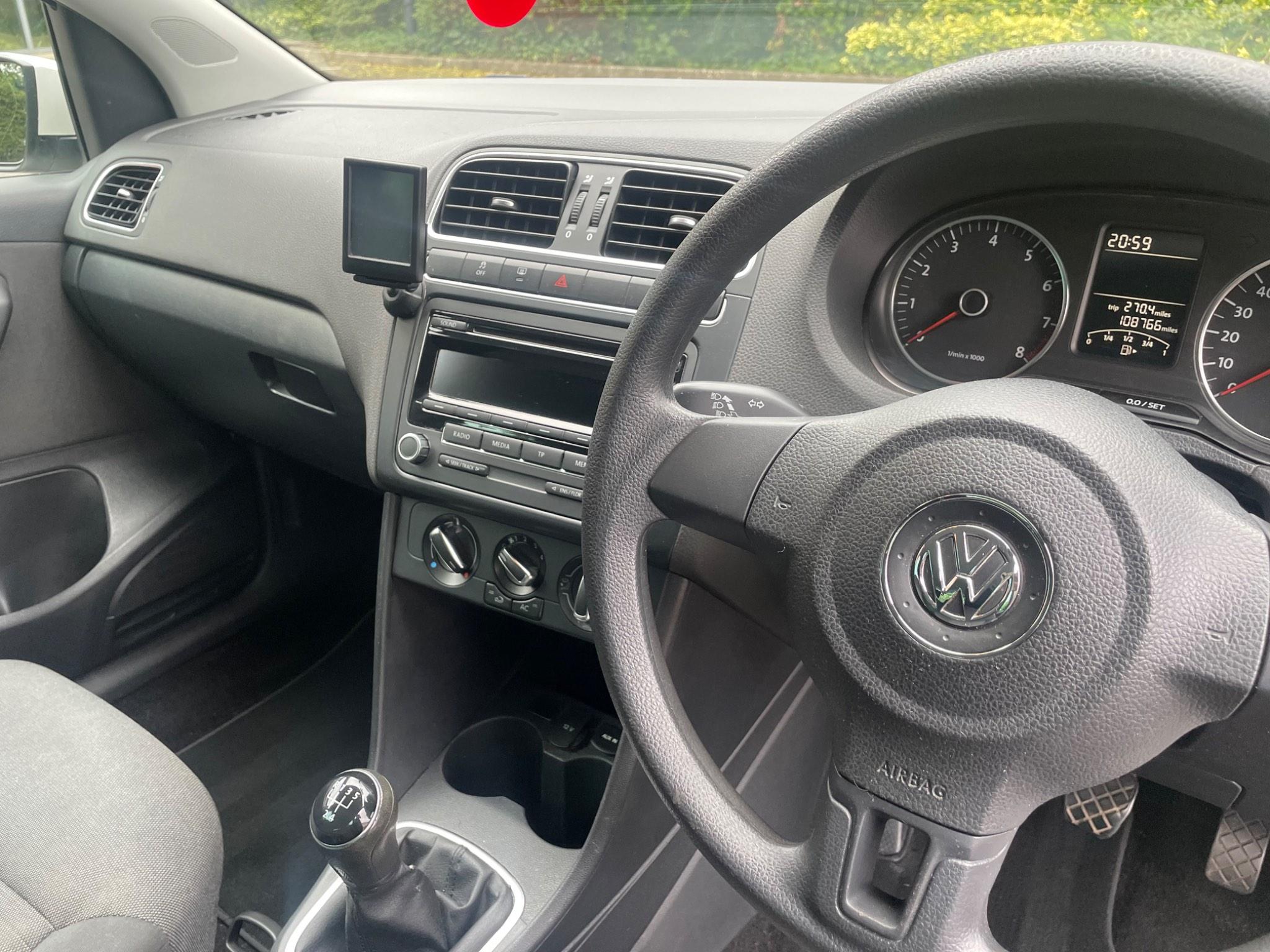 Volkswagen Polo 1.2 Match Euro 5 5dr — photo 41 of 58
