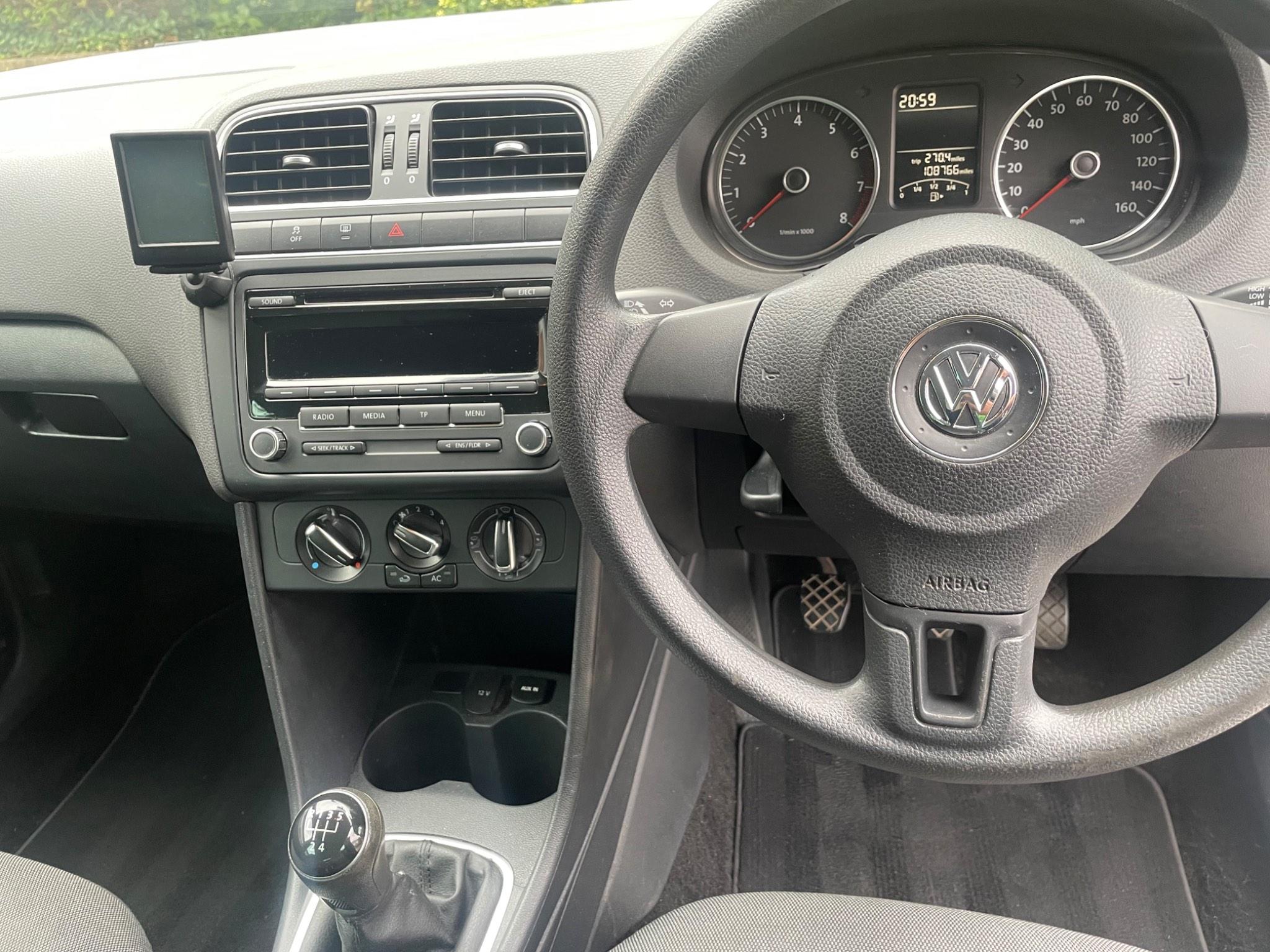 Volkswagen Polo 1.2 Match Euro 5 5dr — photo 42 of 58