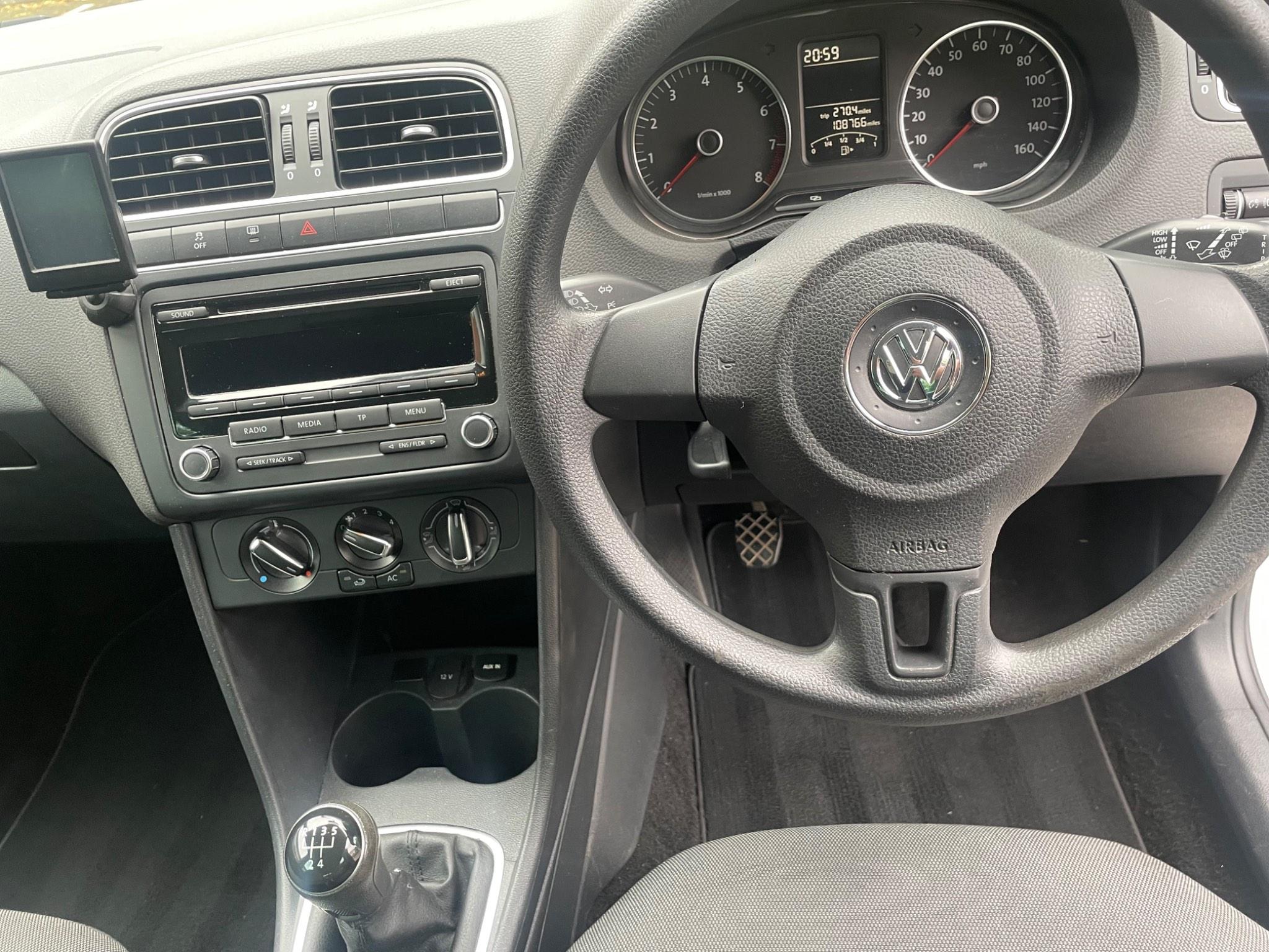 Volkswagen Polo 1.2 Match Euro 5 5dr — photo 43 of 58