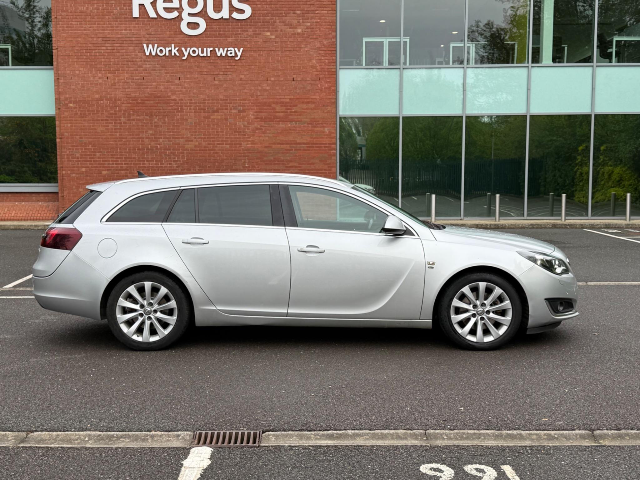 Vauxhall Insignia 2.0 CDTi ecoFLEX Elite Nav Sports Tourer Euro 5 (s/s) 5dr — photo 9 of 75