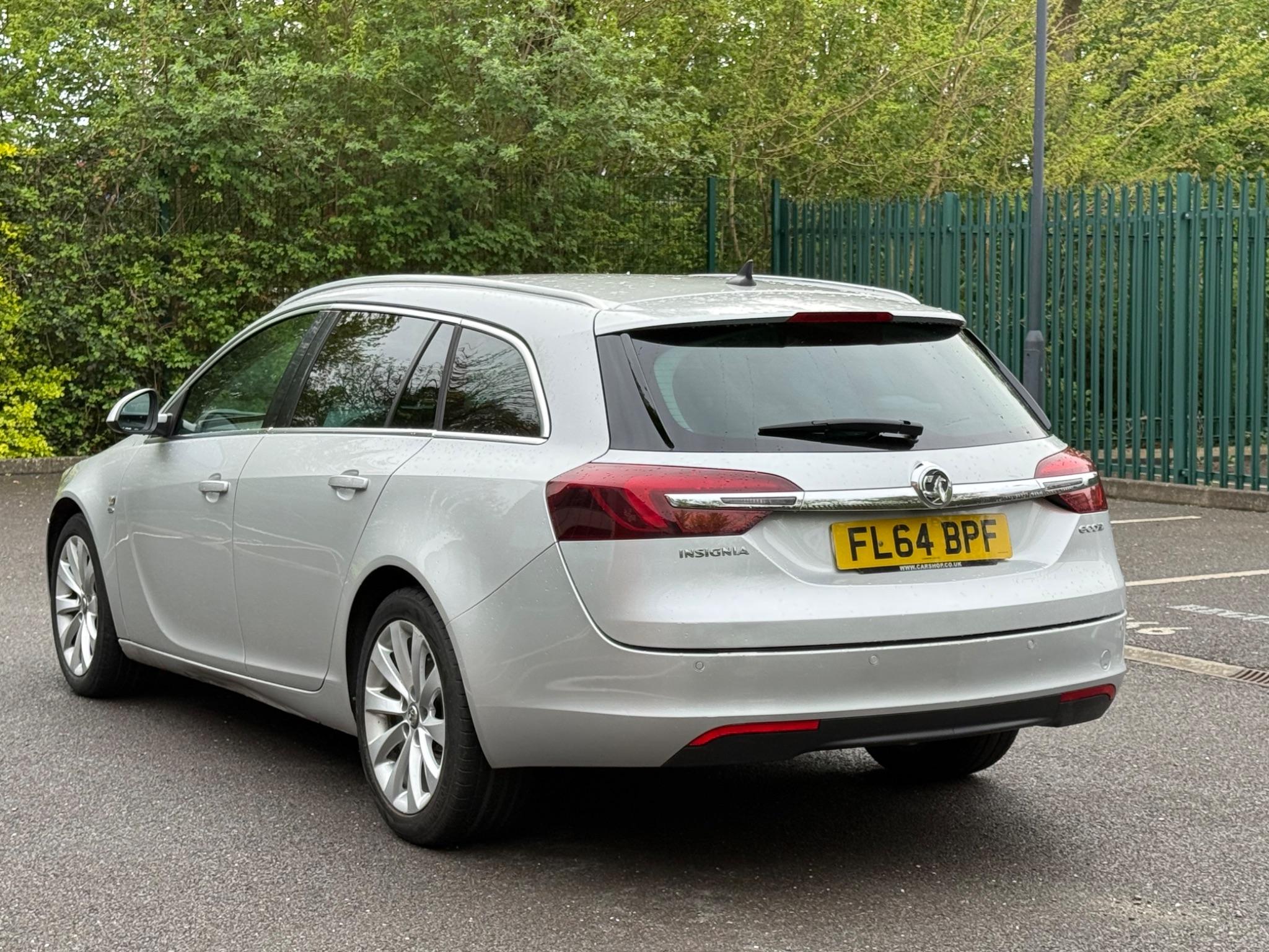 Vauxhall Insignia 2.0 CDTi ecoFLEX Elite Nav Sports Tourer Euro 5 (s/s) 5dr — photo 16 of 75