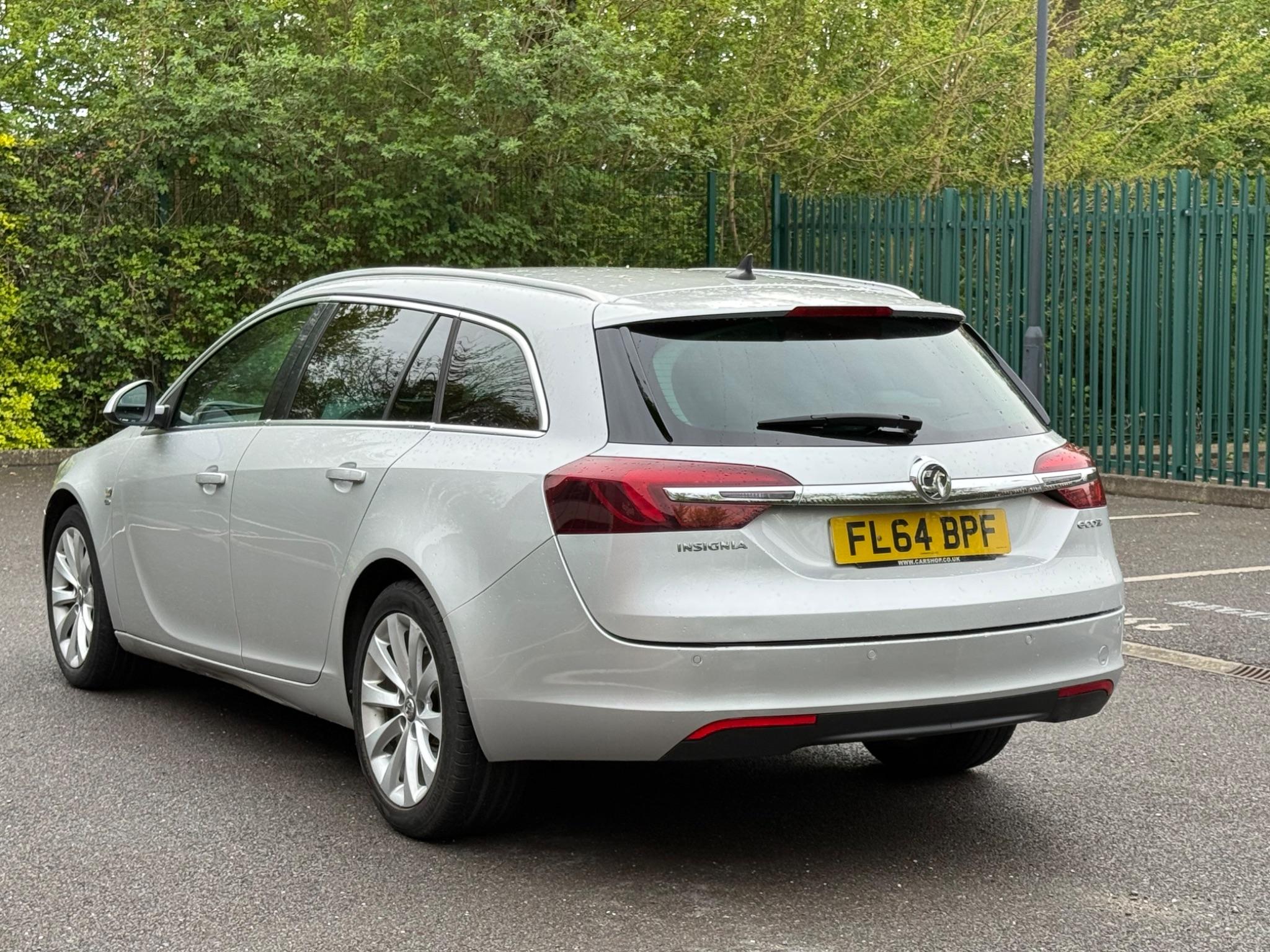 Vauxhall Insignia 2.0 CDTi ecoFLEX Elite Nav Sports Tourer Euro 5 (s/s) 5dr — photo 17 of 75