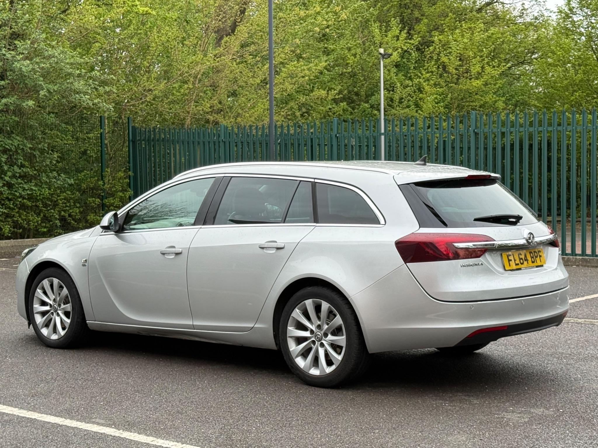 Vauxhall Insignia 2.0 CDTi ecoFLEX Elite Nav Sports Tourer Euro 5 (s/s) 5dr — photo 18 of 75
