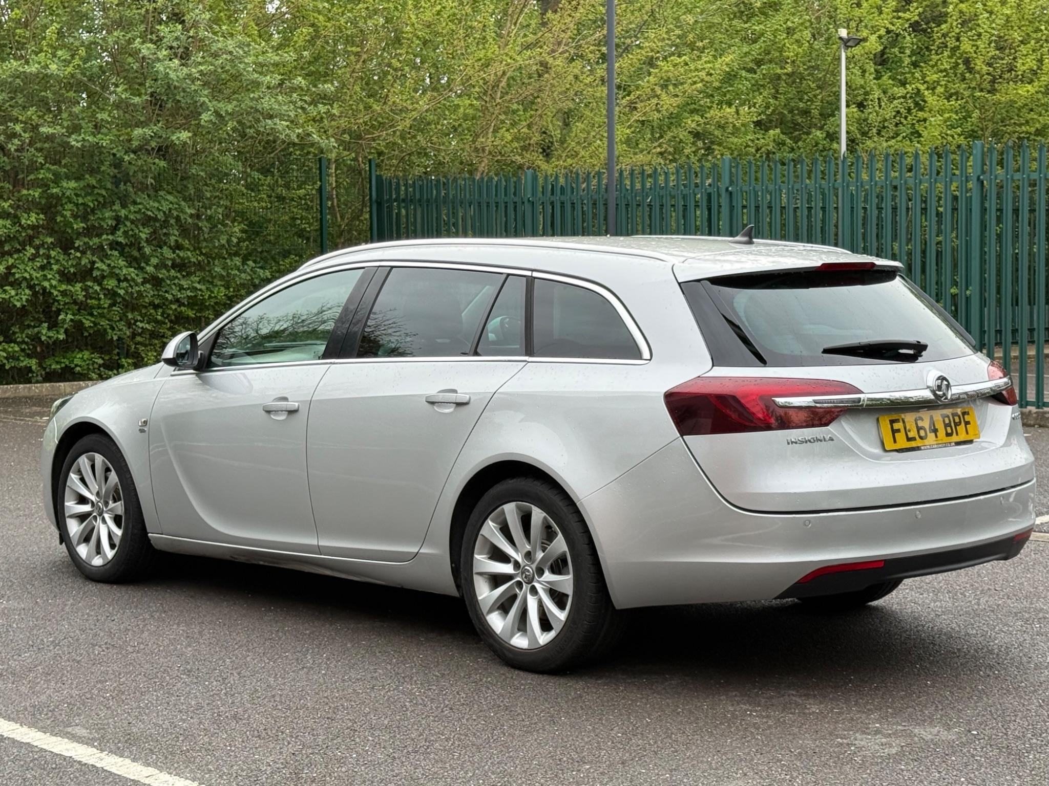 Vauxhall Insignia 2.0 CDTi ecoFLEX Elite Nav Sports Tourer Euro 5 (s/s) 5dr — photo 19 of 75