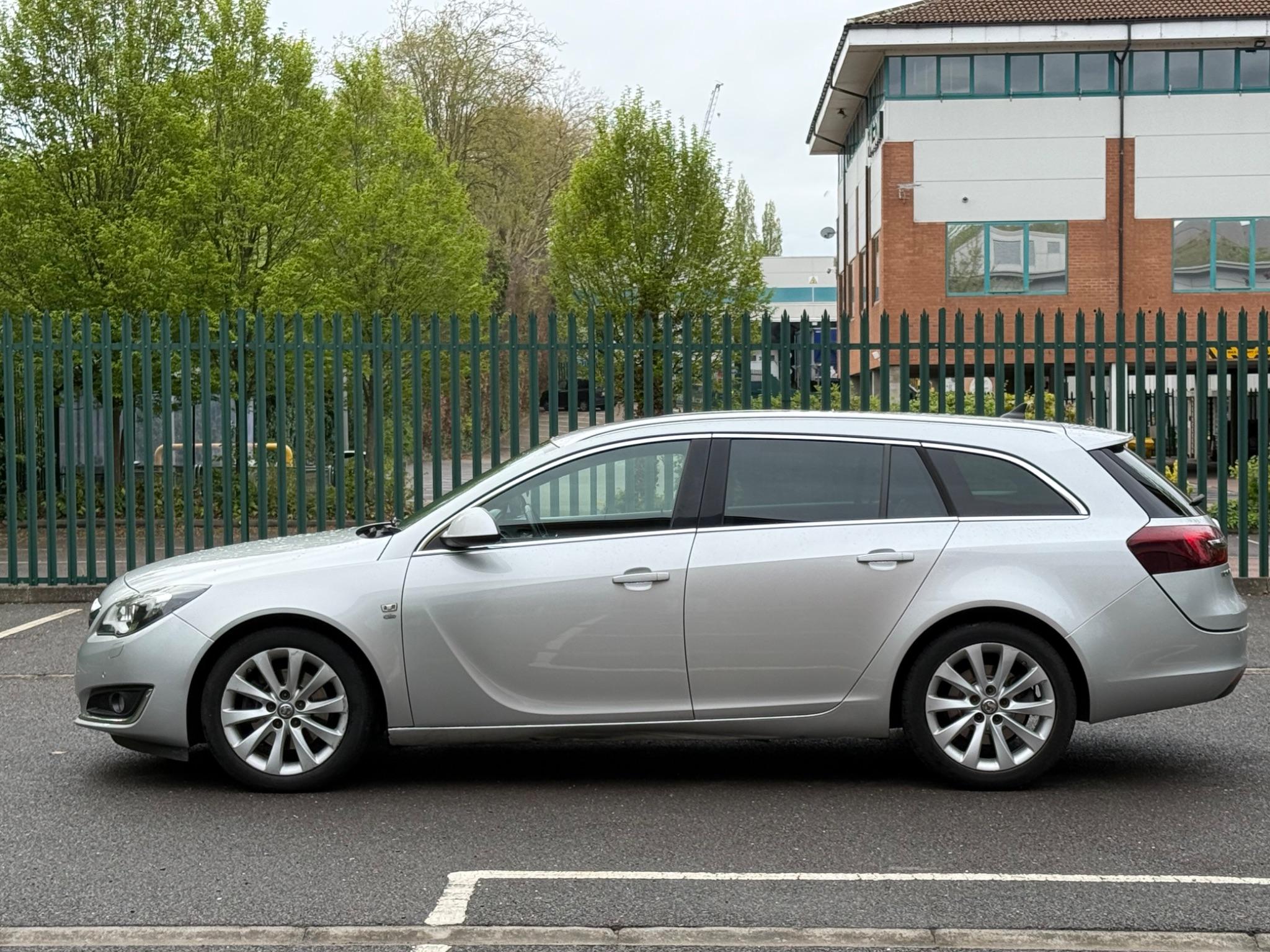 Vauxhall Insignia 2.0 CDTi ecoFLEX Elite Nav Sports Tourer Euro 5 (s/s) 5dr — photo 22 of 75