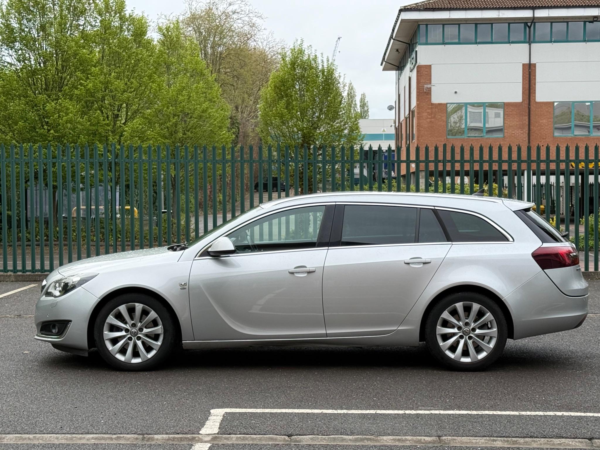 Vauxhall Insignia 2.0 CDTi ecoFLEX Elite Nav Sports Tourer Euro 5 (s/s) 5dr — photo 23 of 75