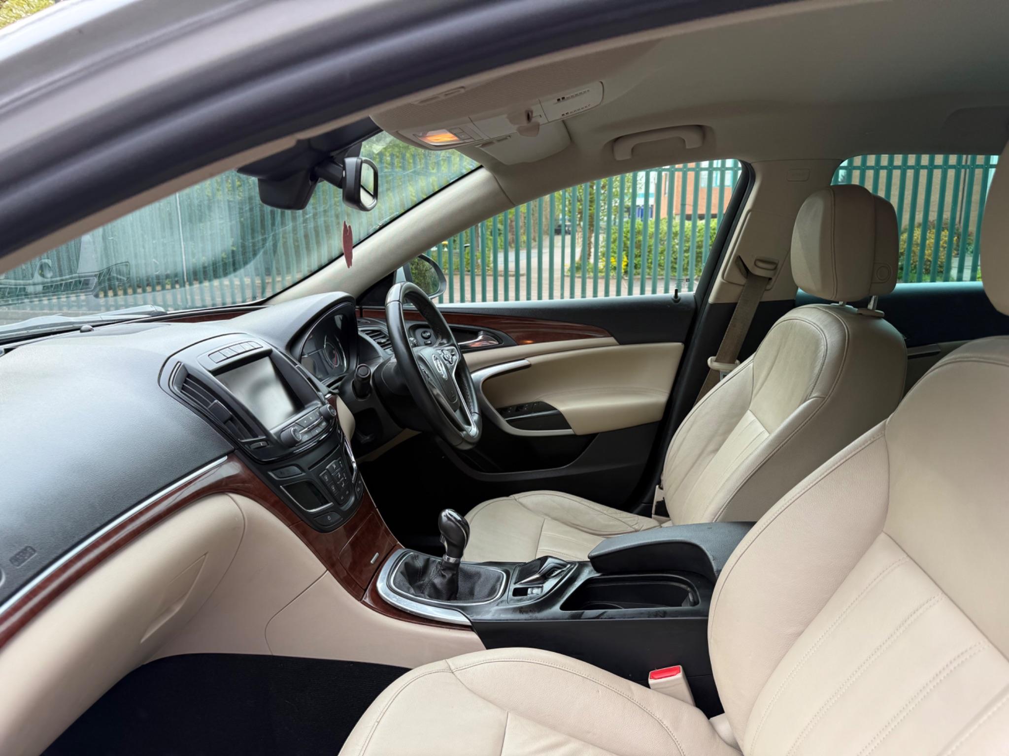 Vauxhall Insignia 2.0 CDTi ecoFLEX Elite Nav Sports Tourer Euro 5 (s/s) 5dr — photo 34 of 75