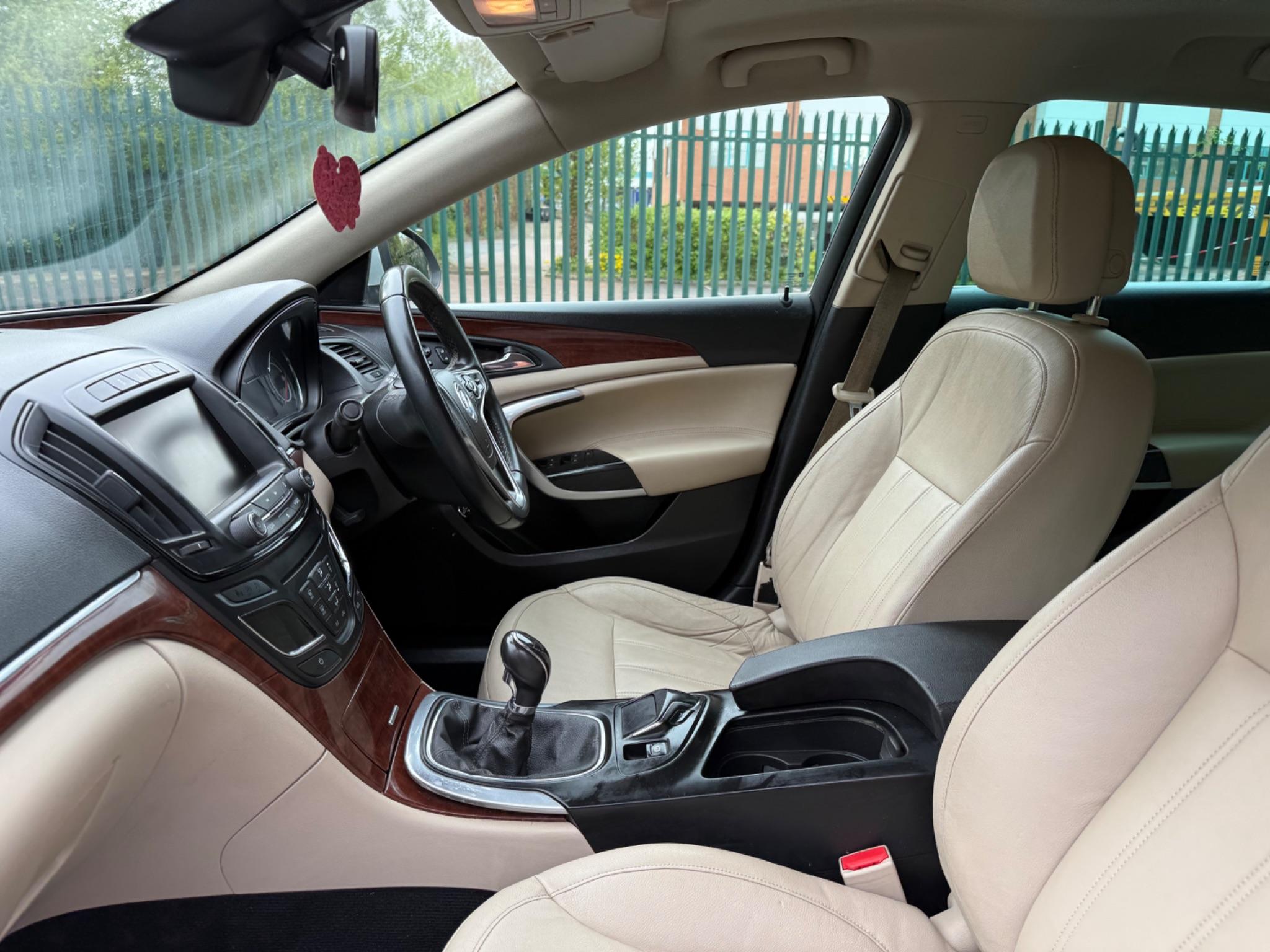 Vauxhall Insignia 2.0 CDTi ecoFLEX Elite Nav Sports Tourer Euro 5 (s/s) 5dr — photo 35 of 75