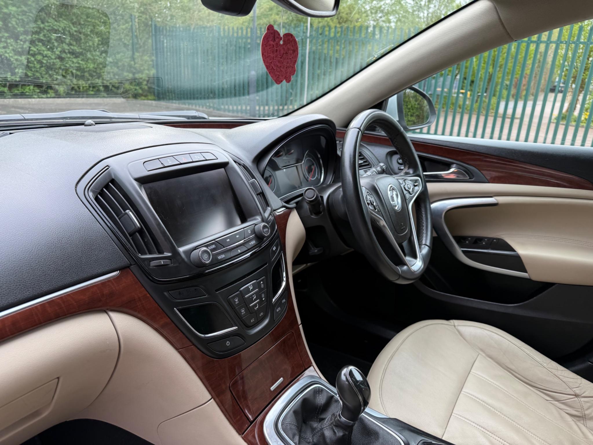 Vauxhall Insignia 2.0 CDTi ecoFLEX Elite Nav Sports Tourer Euro 5 (s/s) 5dr — photo 36 of 75