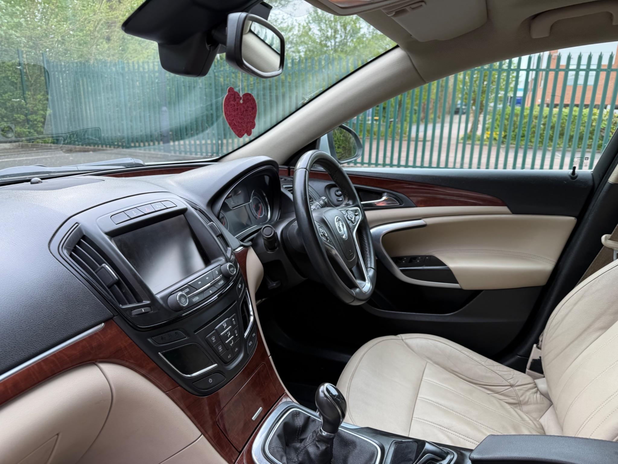 Vauxhall Insignia 2.0 CDTi ecoFLEX Elite Nav Sports Tourer Euro 5 (s/s) 5dr — photo 37 of 75