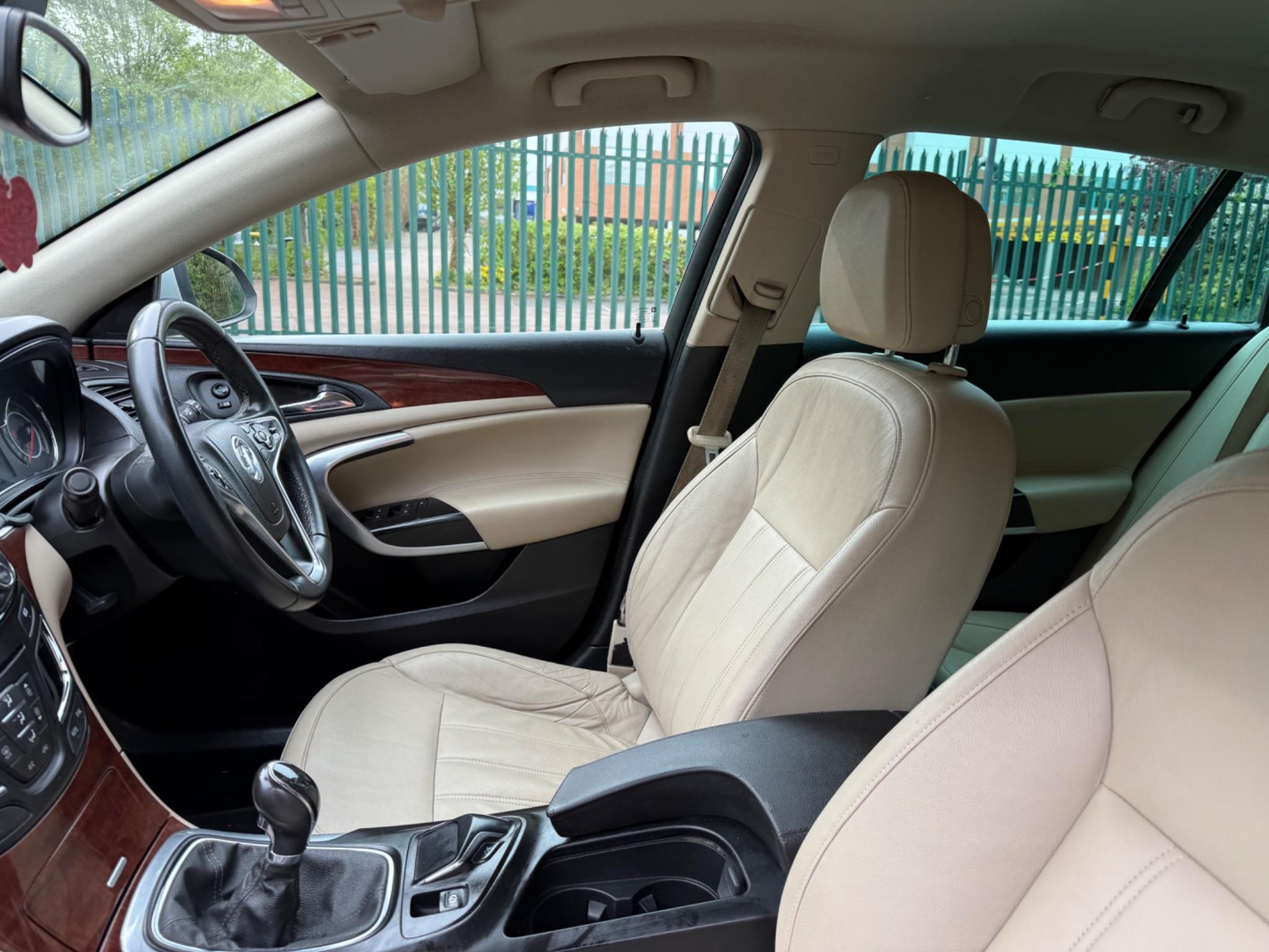 Vauxhall Insignia 2.0 CDTi ecoFLEX Elite Nav Sports Tourer Euro 5 (s/s) 5dr — photo 38 of 75