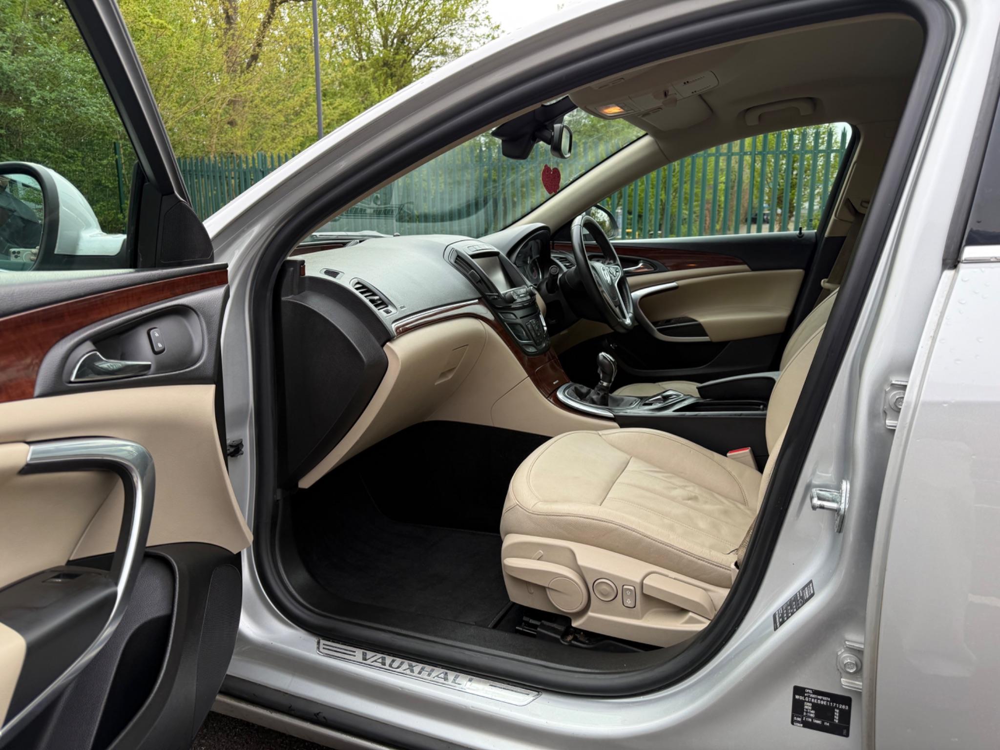 Vauxhall Insignia 2.0 CDTi ecoFLEX Elite Nav Sports Tourer Euro 5 (s/s) 5dr — photo 42 of 75