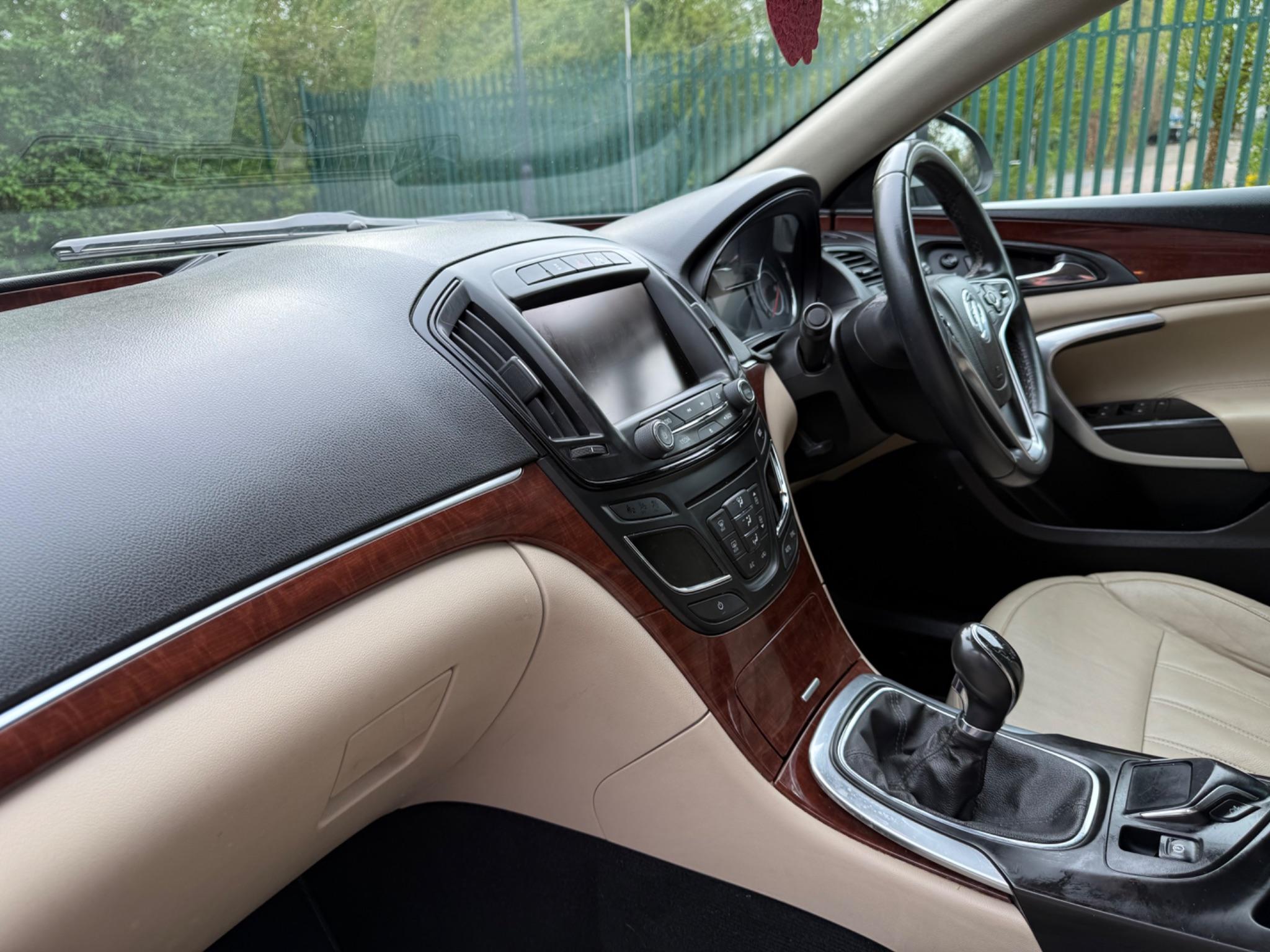 Vauxhall Insignia 2.0 CDTi ecoFLEX Elite Nav Sports Tourer Euro 5 (s/s) 5dr — photo 43 of 75