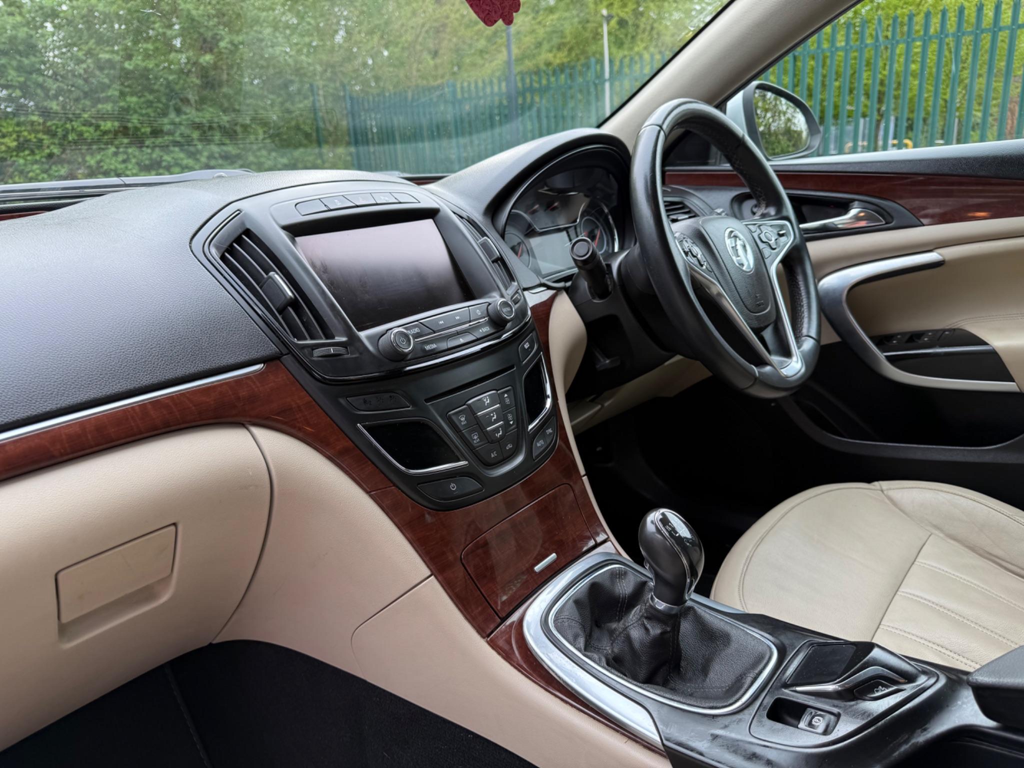 Vauxhall Insignia 2.0 CDTi ecoFLEX Elite Nav Sports Tourer Euro 5 (s/s) 5dr — photo 44 of 75