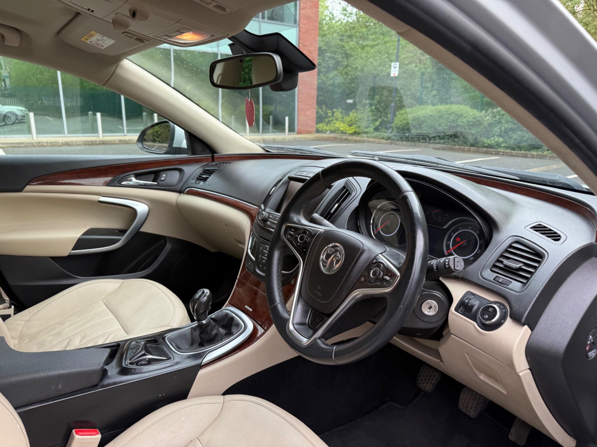 Vauxhall Insignia 2.0 CDTi ecoFLEX Elite Nav Sports Tourer Euro 5 (s/s) 5dr — photo 47 of 75