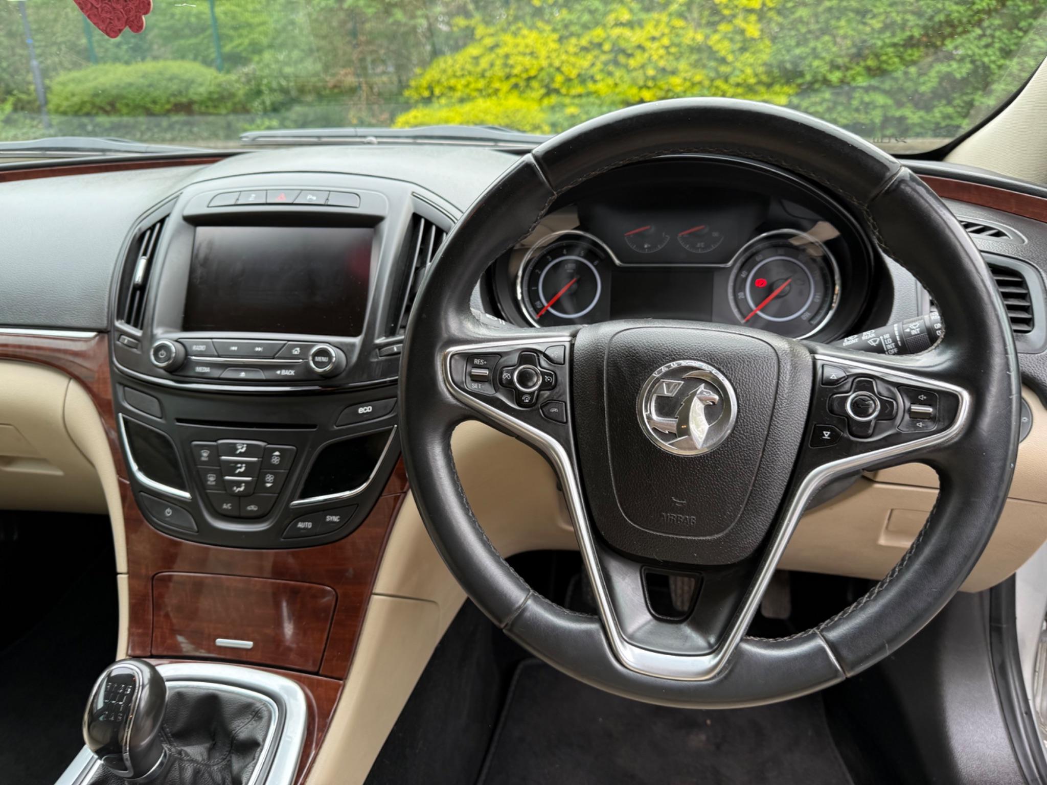 Vauxhall Insignia 2.0 CDTi ecoFLEX Elite Nav Sports Tourer Euro 5 (s/s) 5dr — photo 48 of 75