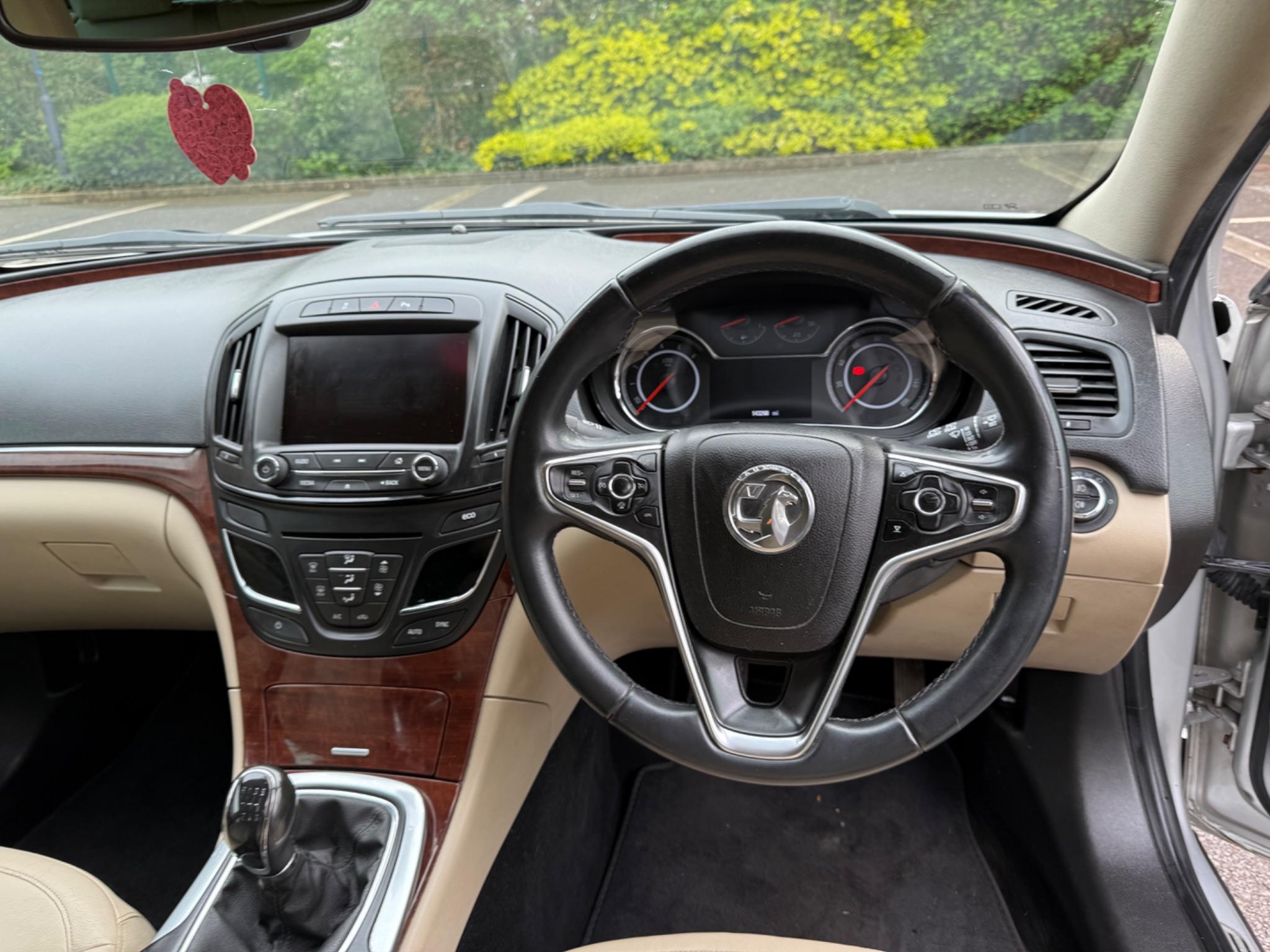 Vauxhall Insignia 2.0 CDTi ecoFLEX Elite Nav Sports Tourer Euro 5 (s/s) 5dr — photo 49 of 75