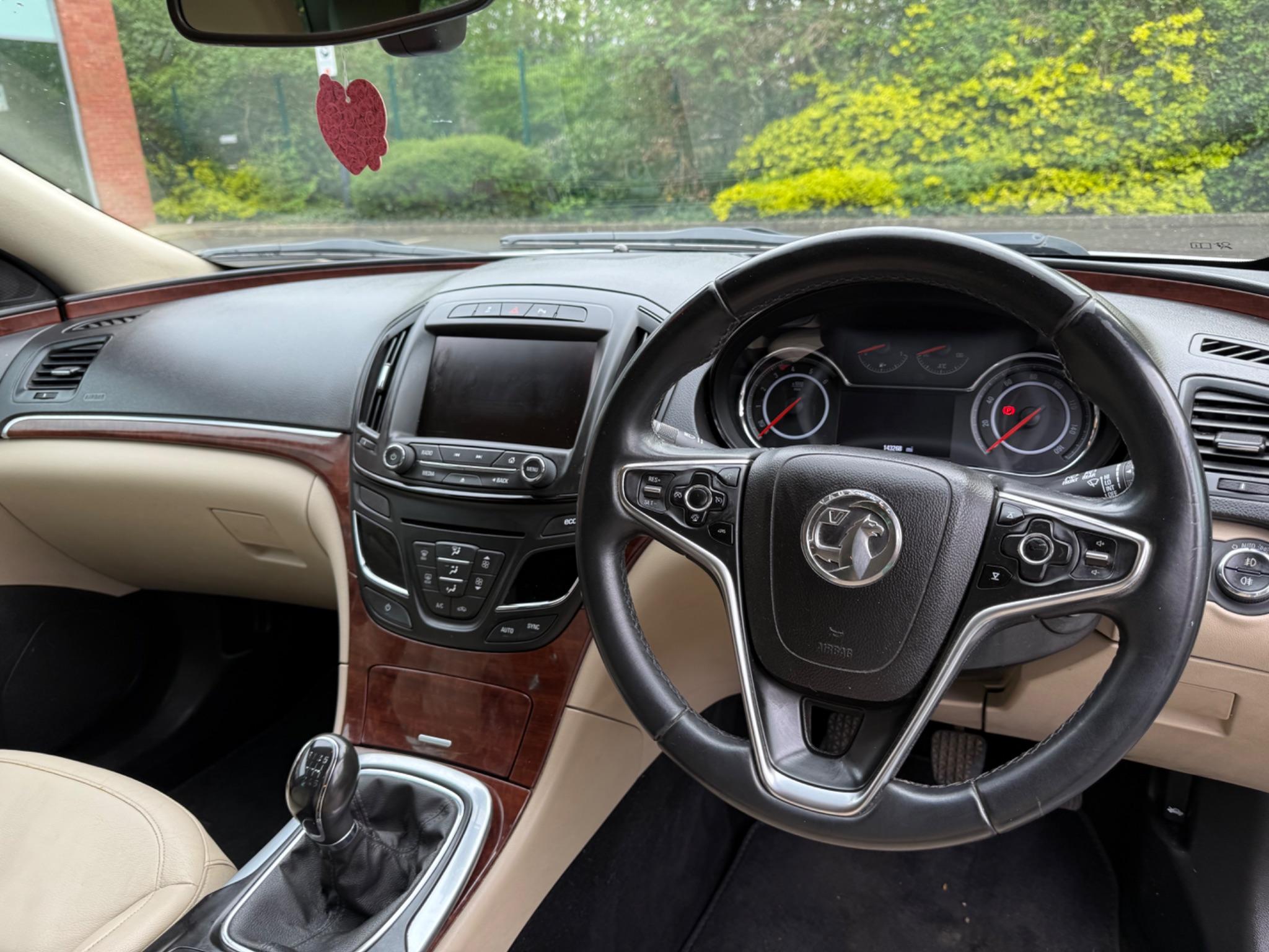Vauxhall Insignia 2.0 CDTi ecoFLEX Elite Nav Sports Tourer Euro 5 (s/s) 5dr — photo 50 of 75