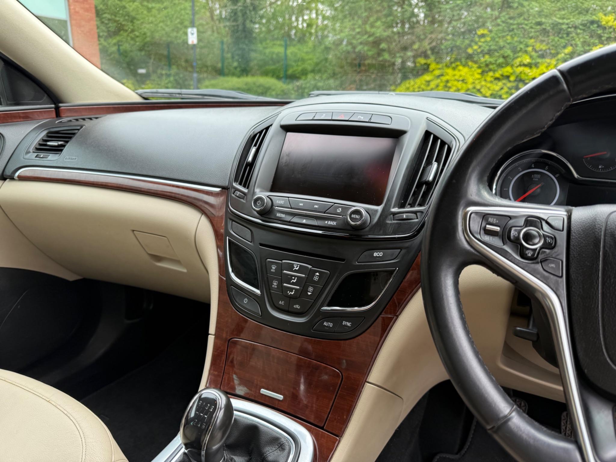Vauxhall Insignia 2.0 CDTi ecoFLEX Elite Nav Sports Tourer Euro 5 (s/s) 5dr — photo 52 of 75