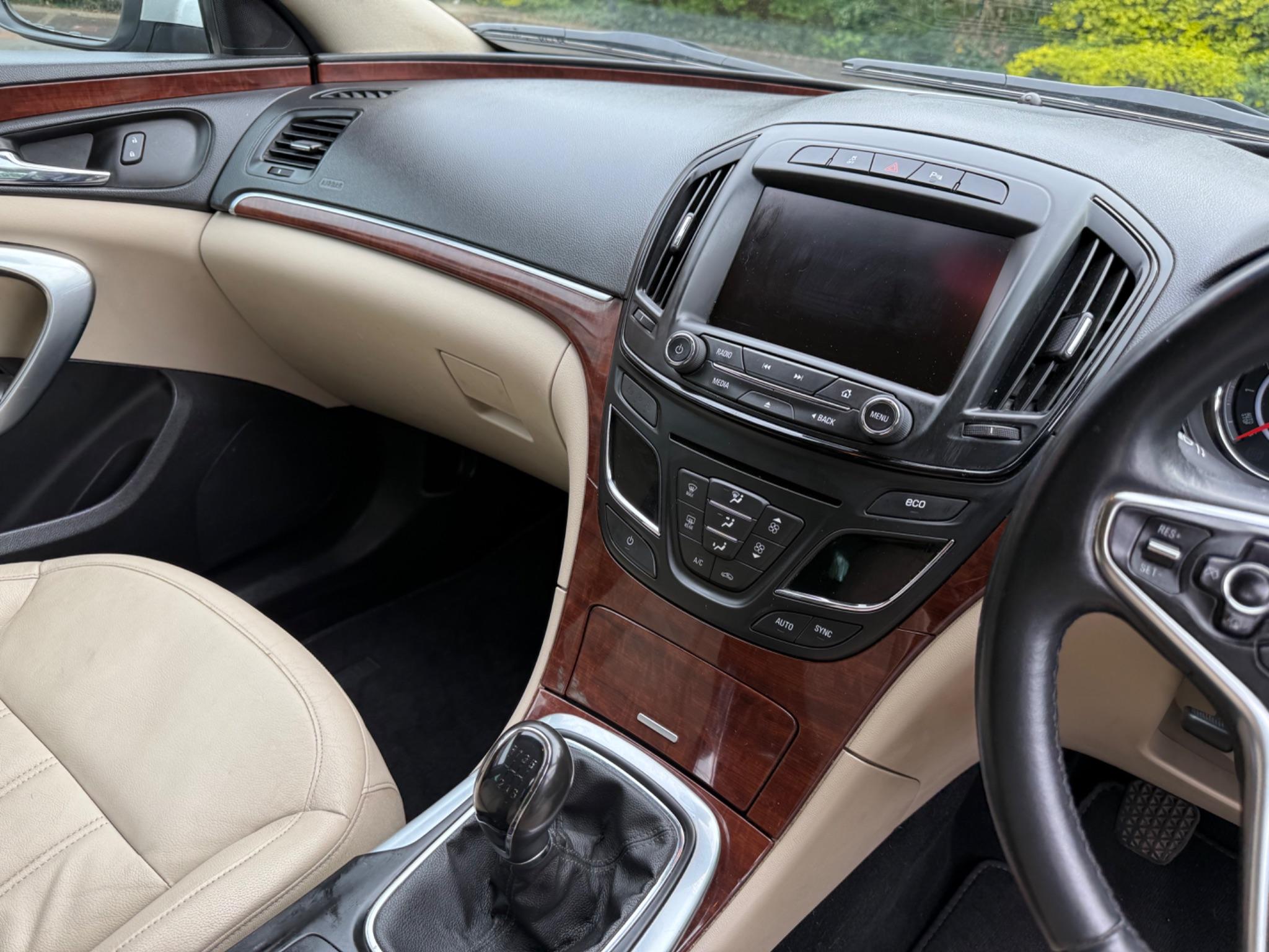 Vauxhall Insignia 2.0 CDTi ecoFLEX Elite Nav Sports Tourer Euro 5 (s/s) 5dr — photo 53 of 75
