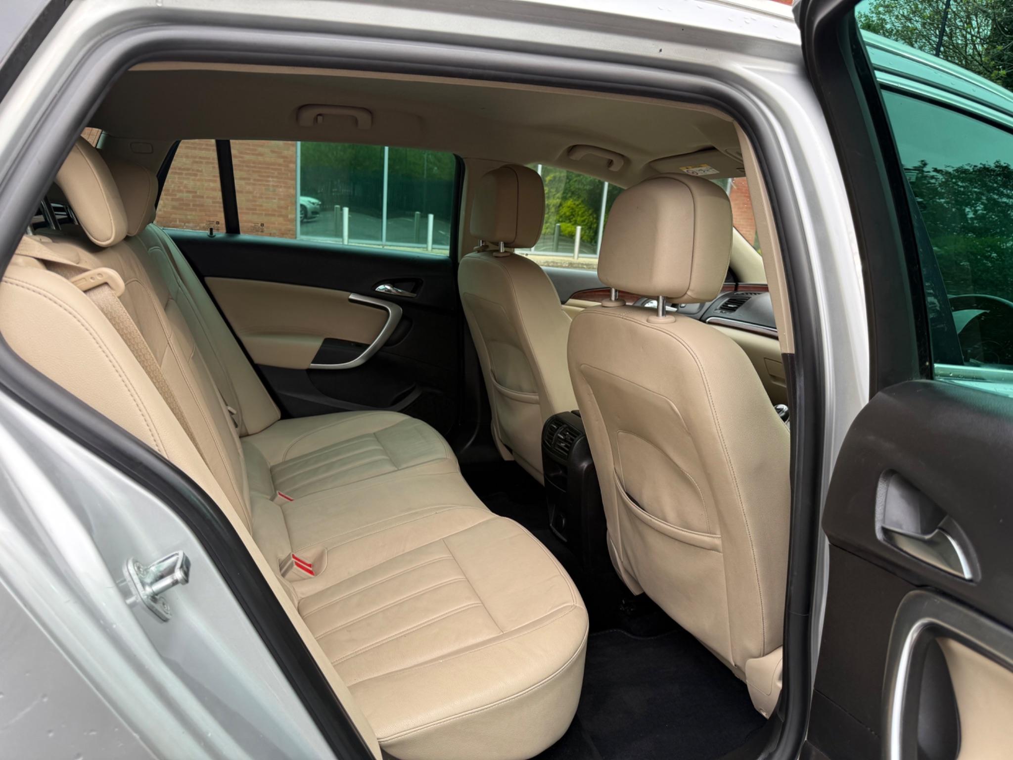 Vauxhall Insignia 2.0 CDTi ecoFLEX Elite Nav Sports Tourer Euro 5 (s/s) 5dr — photo 55 of 75