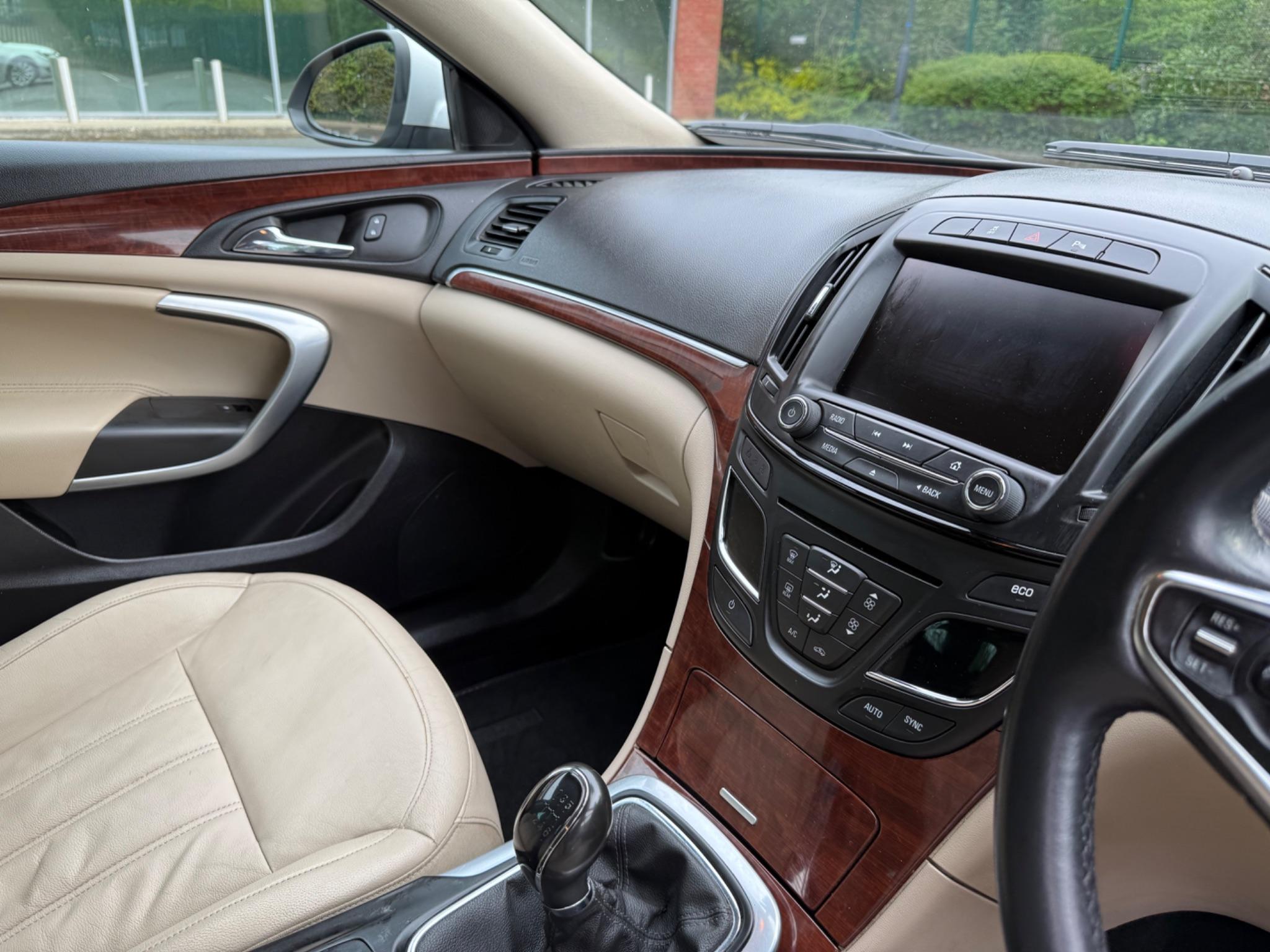 Vauxhall Insignia 2.0 CDTi ecoFLEX Elite Nav Sports Tourer Euro 5 (s/s) 5dr — photo 56 of 75