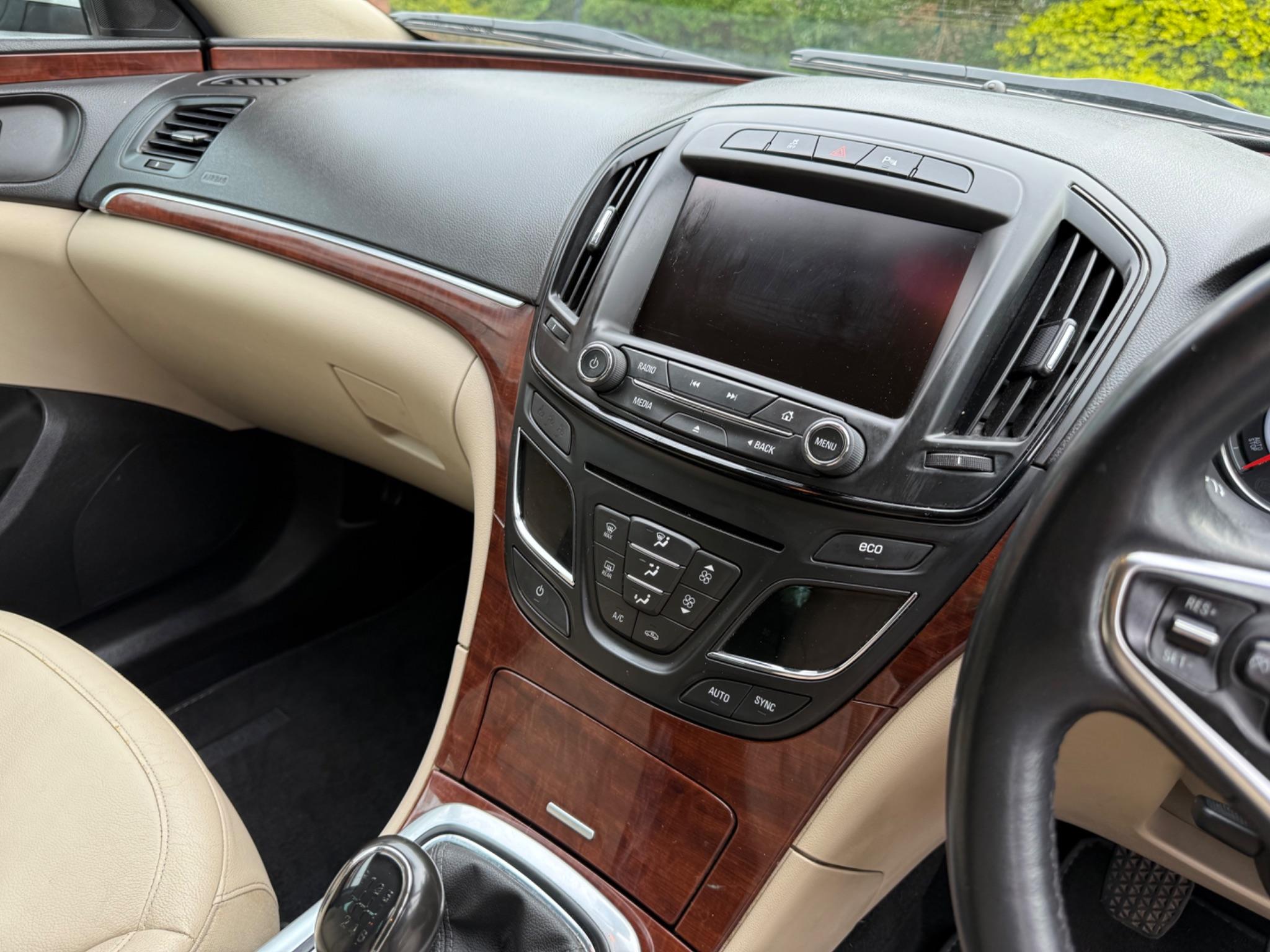 Vauxhall Insignia 2.0 CDTi ecoFLEX Elite Nav Sports Tourer Euro 5 (s/s) 5dr — photo 57 of 75