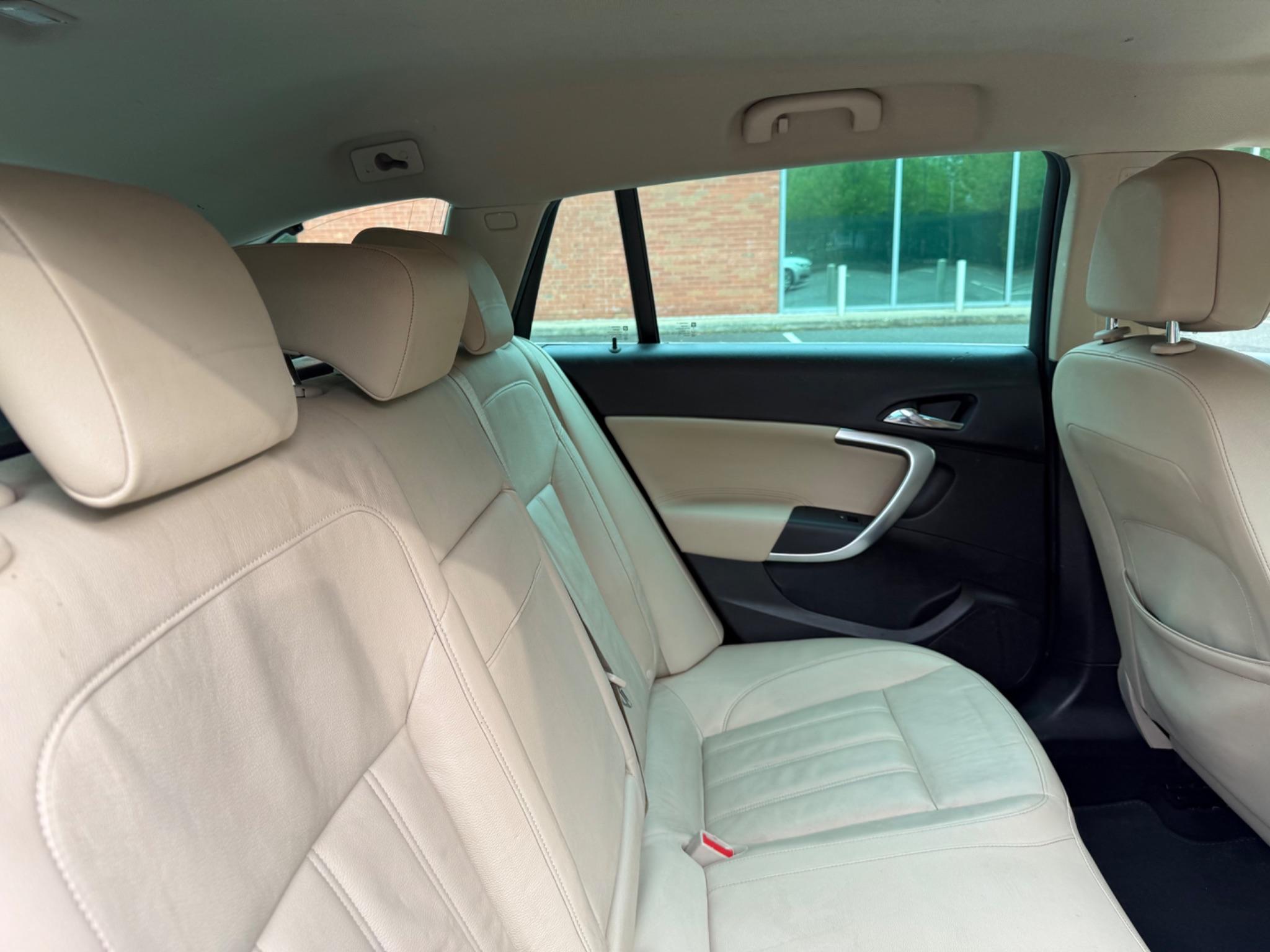 Vauxhall Insignia 2.0 CDTi ecoFLEX Elite Nav Sports Tourer Euro 5 (s/s) 5dr — photo 59 of 75