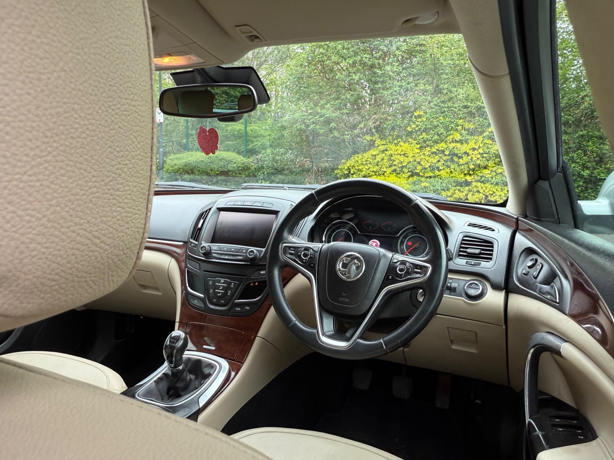 Vauxhall Insignia 2.0 CDTi ecoFLEX Elite Nav Sports Tourer Euro 5 (s/s) 5dr — photo 60 of 75
