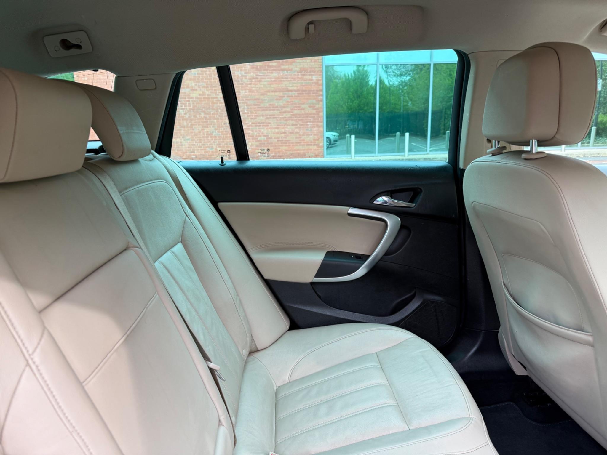 Vauxhall Insignia 2.0 CDTi ecoFLEX Elite Nav Sports Tourer Euro 5 (s/s) 5dr — photo 62 of 75