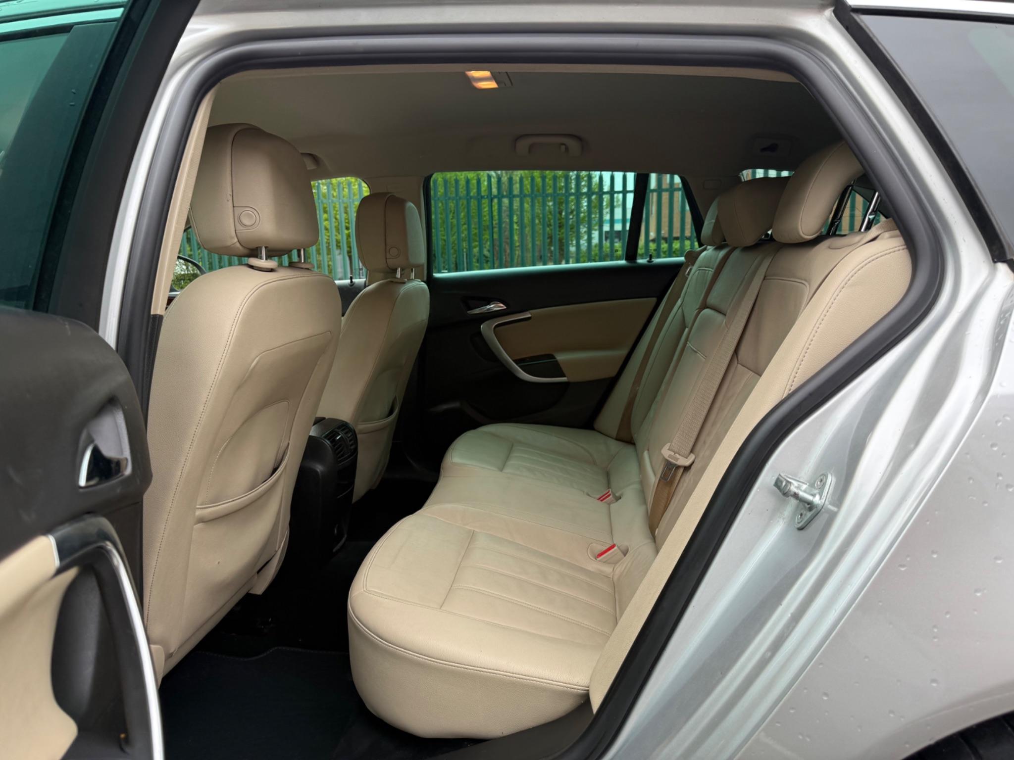 Vauxhall Insignia 2.0 CDTi ecoFLEX Elite Nav Sports Tourer Euro 5 (s/s) 5dr — photo 65 of 75