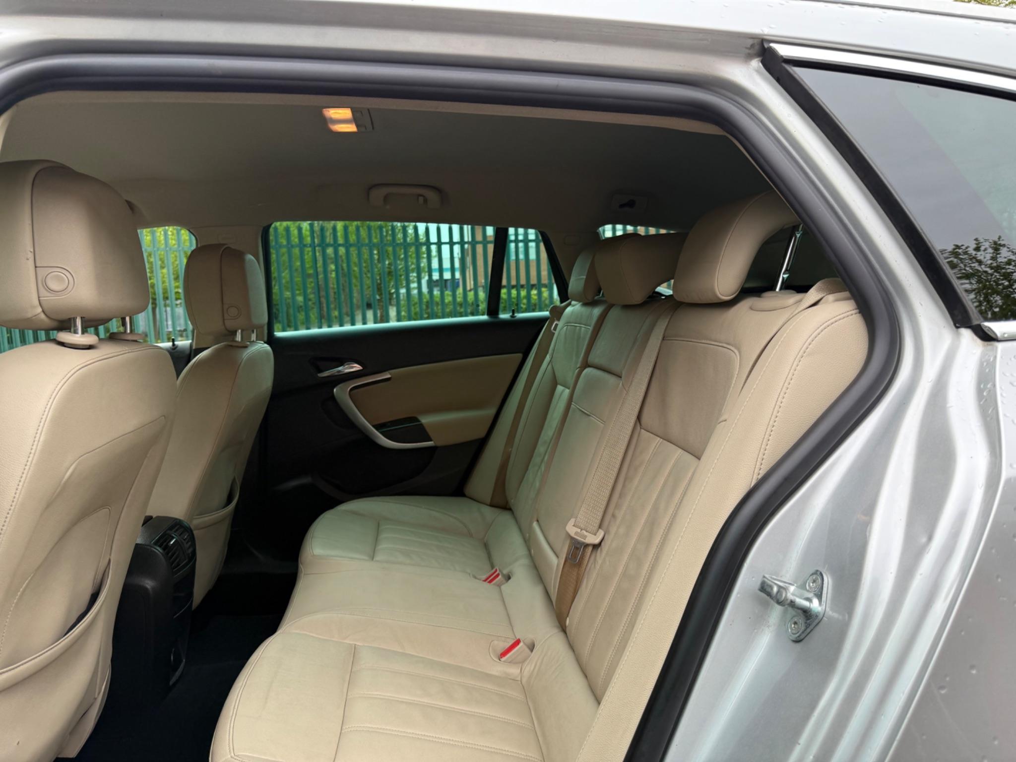 Vauxhall Insignia 2.0 CDTi ecoFLEX Elite Nav Sports Tourer Euro 5 (s/s) 5dr — photo 66 of 75
