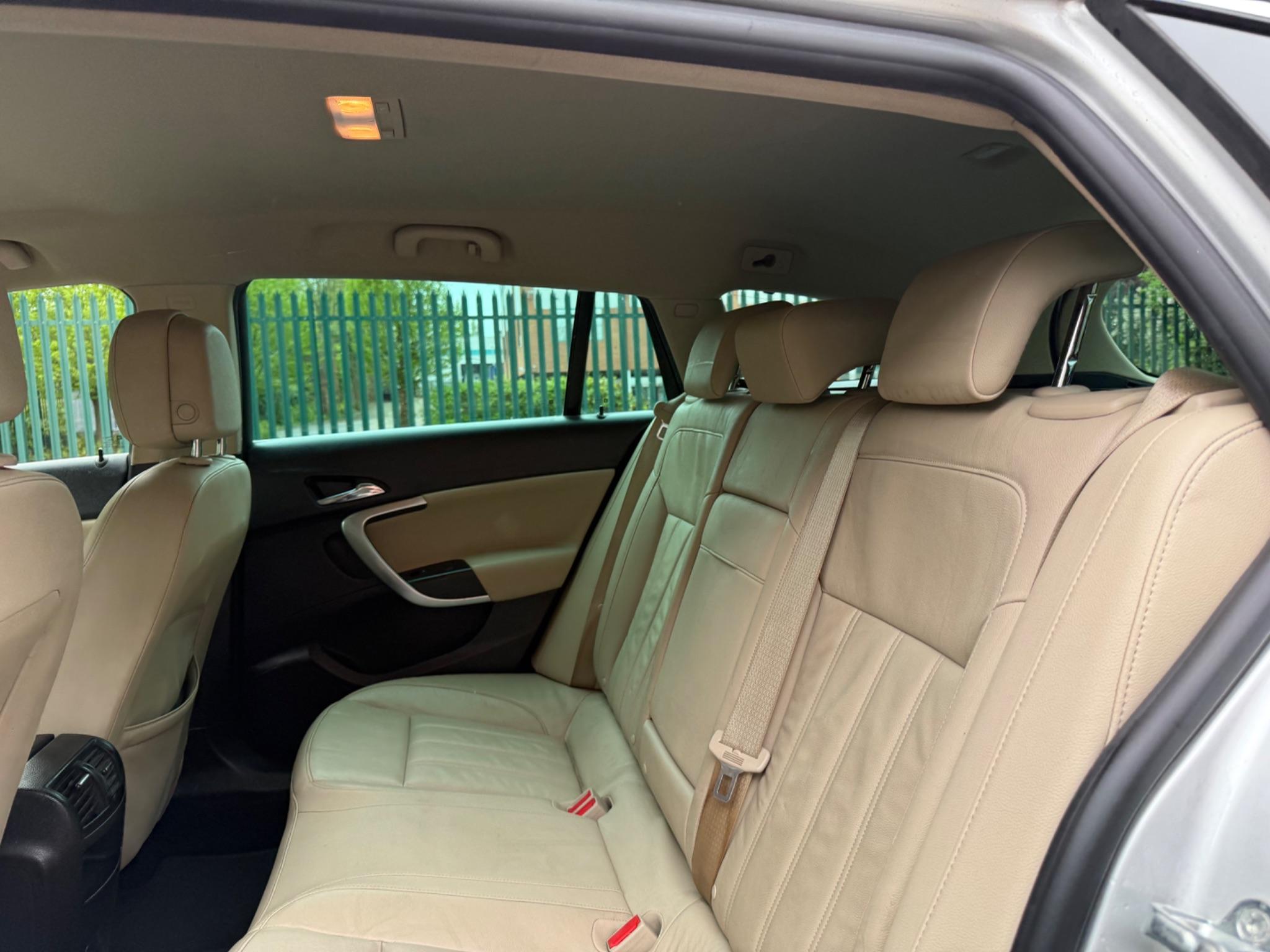 Vauxhall Insignia 2.0 CDTi ecoFLEX Elite Nav Sports Tourer Euro 5 (s/s) 5dr — photo 67 of 75