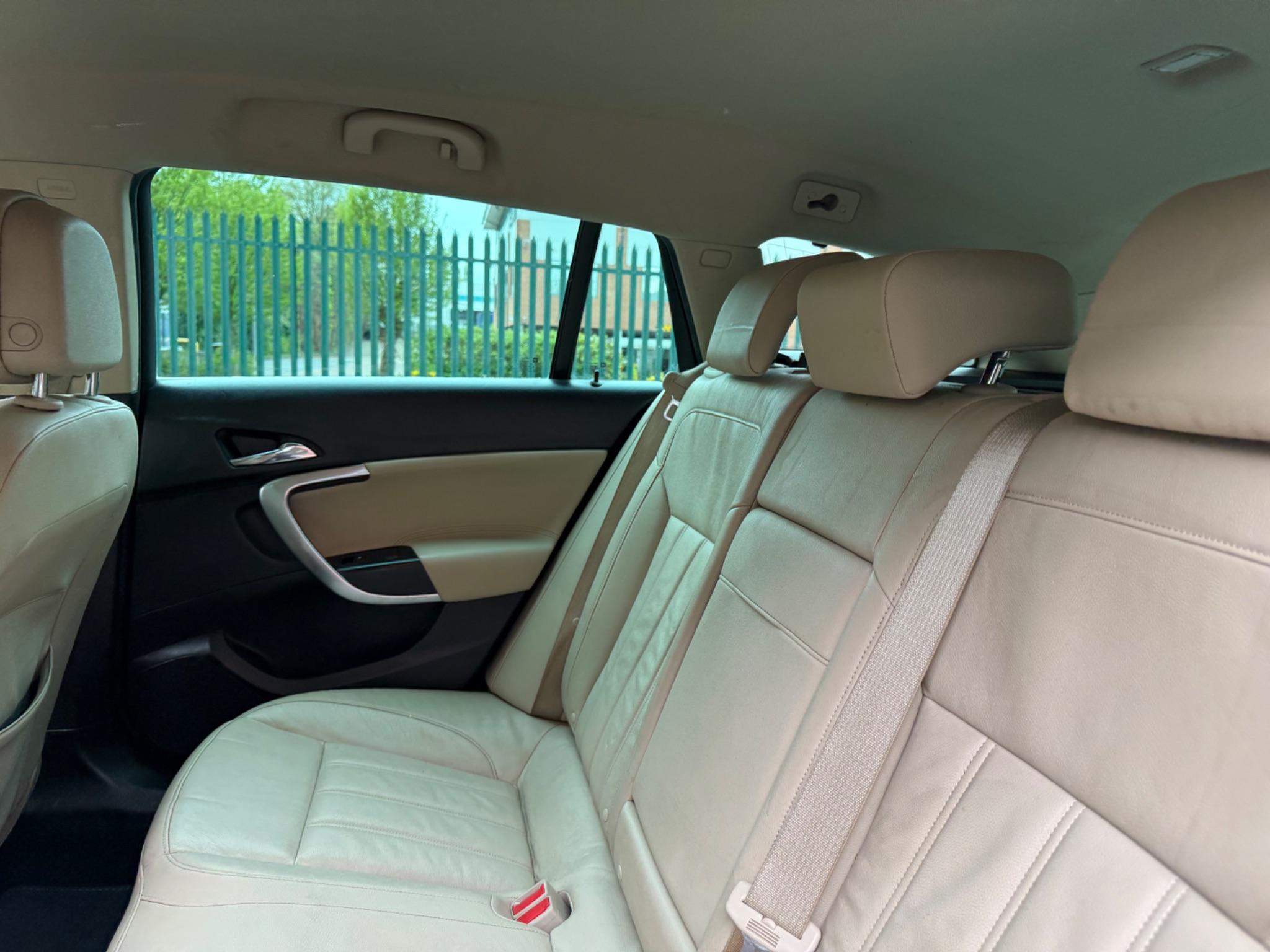 Vauxhall Insignia 2.0 CDTi ecoFLEX Elite Nav Sports Tourer Euro 5 (s/s) 5dr — photo 68 of 75