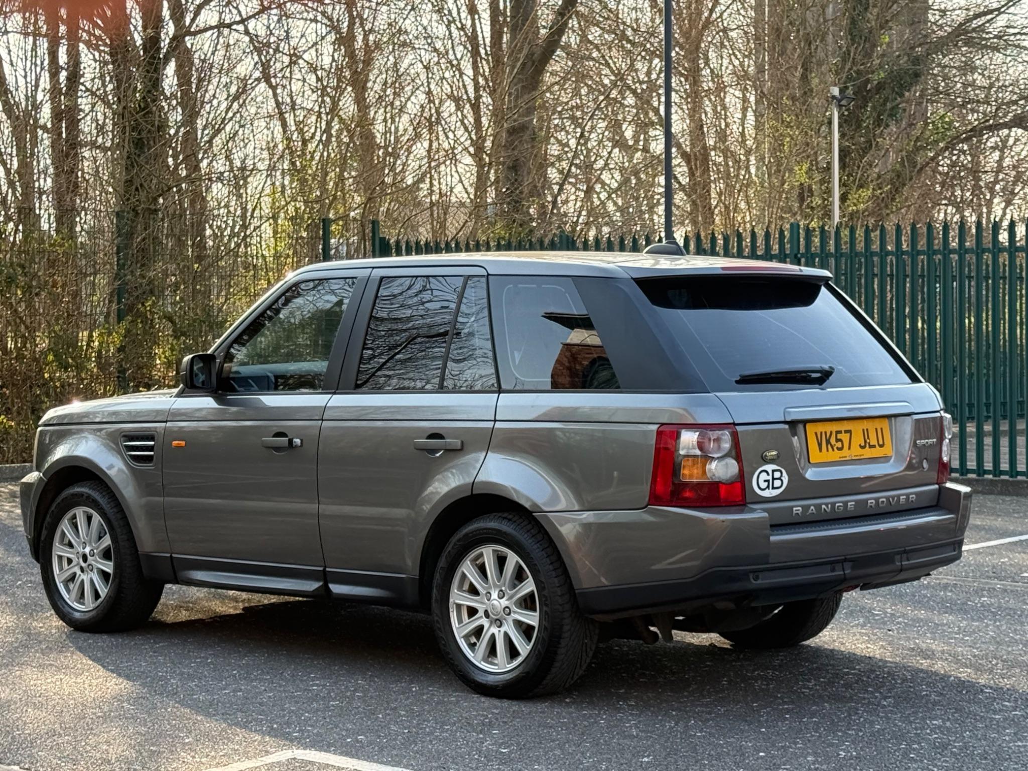 Land Rover Range Rover Sport 2.7 TD V6 S 5dr — photo 11 of 40