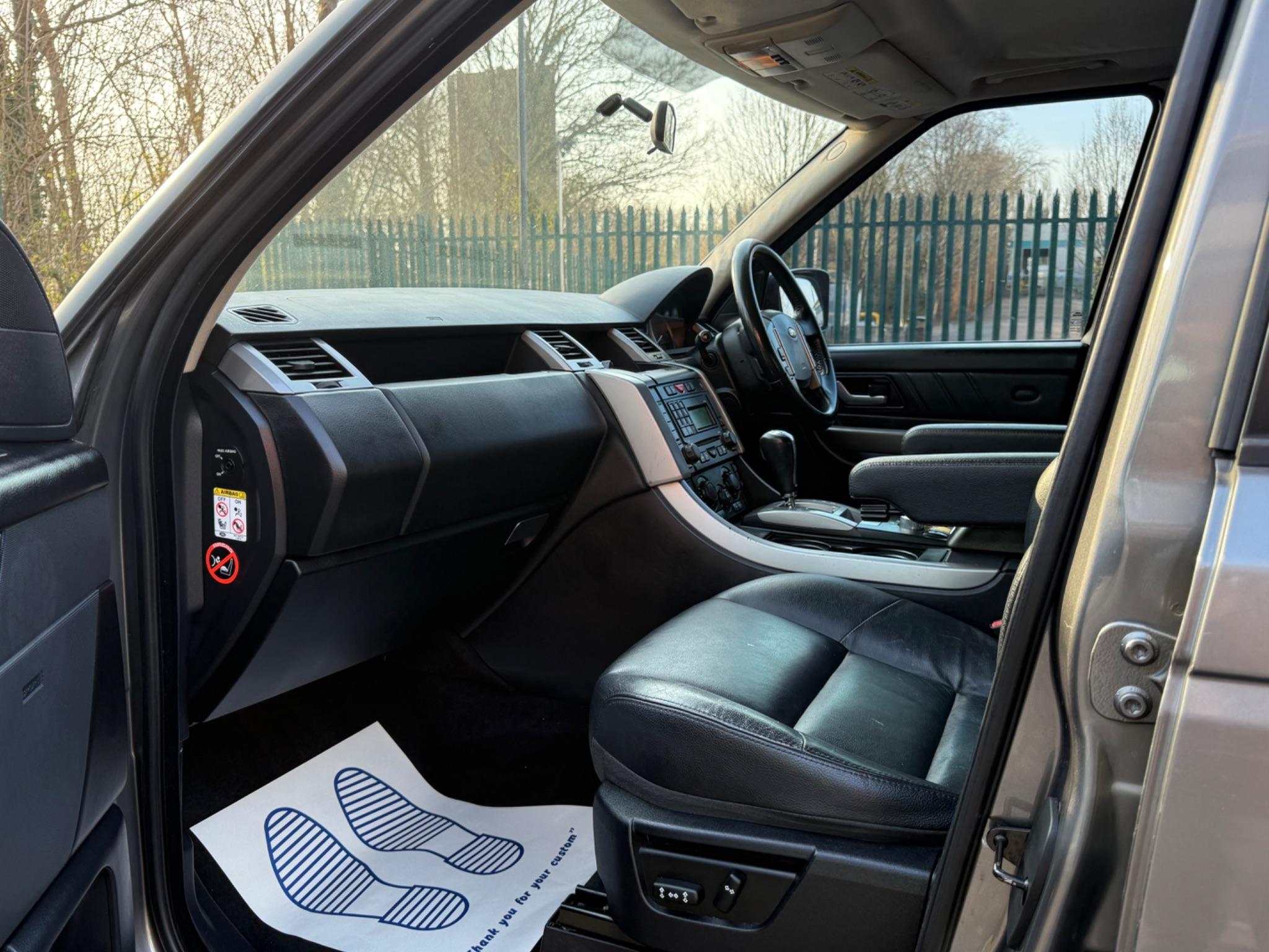 Land Rover Range Rover Sport 2.7 TD V6 S 5dr — photo 18 of 40