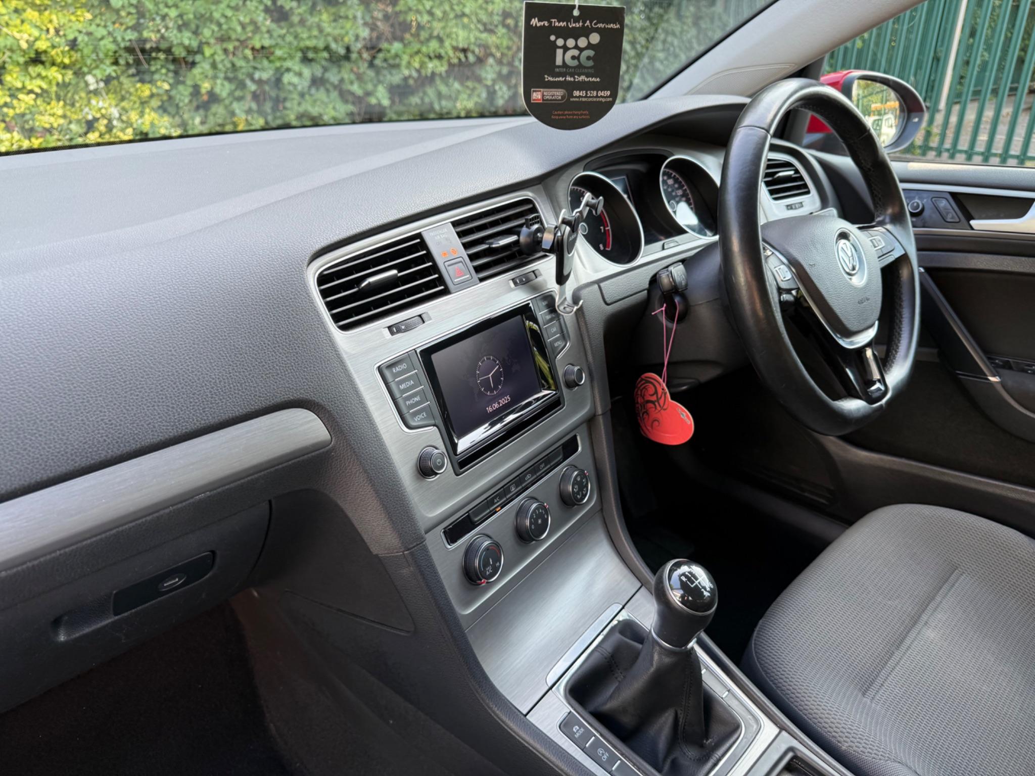 Volkswagen Golf 1.4 TSI BlueMotion Tech SE Euro 5 (s/s) 5dr — photo 31 of 59
